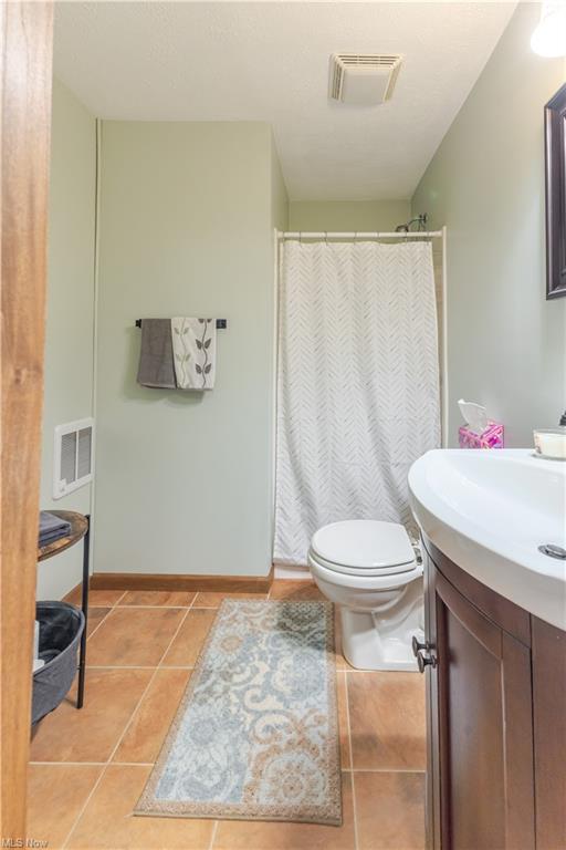 Chester, West Virginia, 26034, United States, 3 Bedrooms Bedrooms, ,3 BathroomsBathrooms,Residential,For Sale,1975770