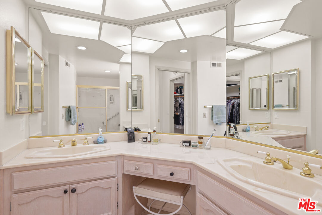 Porter Ranch, California, 91326, United States, 4 Bedrooms Bedrooms, ,3 BathroomsBathrooms,Residential,For Sale,1906036