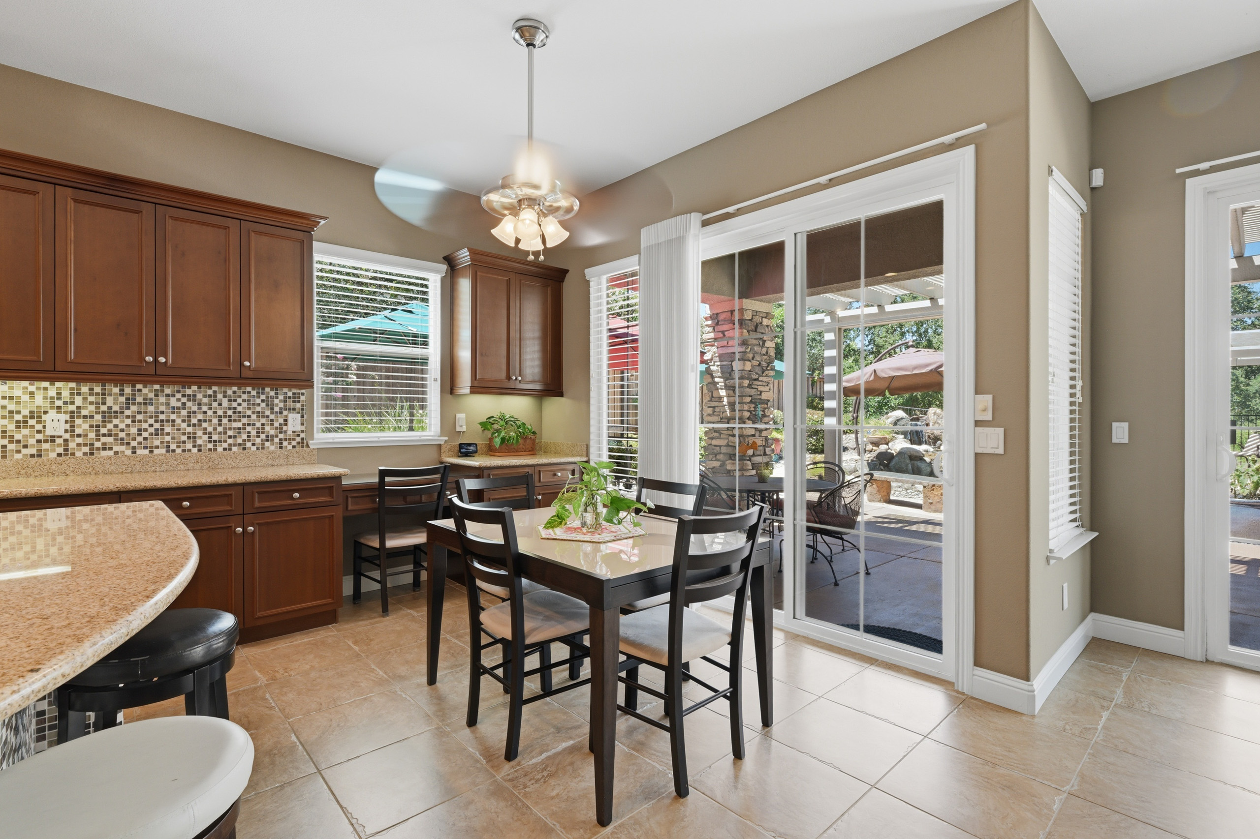  9425 Pinehurst Drive, Roseville, CA 95747 - 物件實景