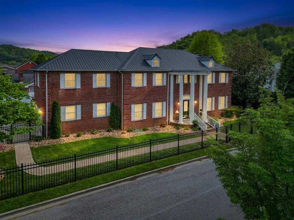 Tulip St, Paintsville, KY 41240