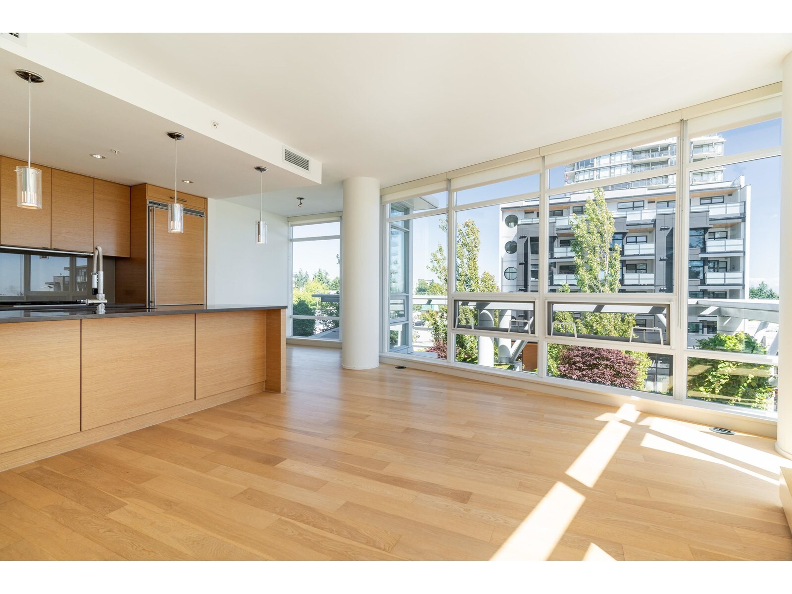 WHITE ROCK, British Columbia, V4B 0A2, CA, 2 Bedrooms Bedrooms, ,2 BathroomsBathrooms,Residential,For Sale,1947534