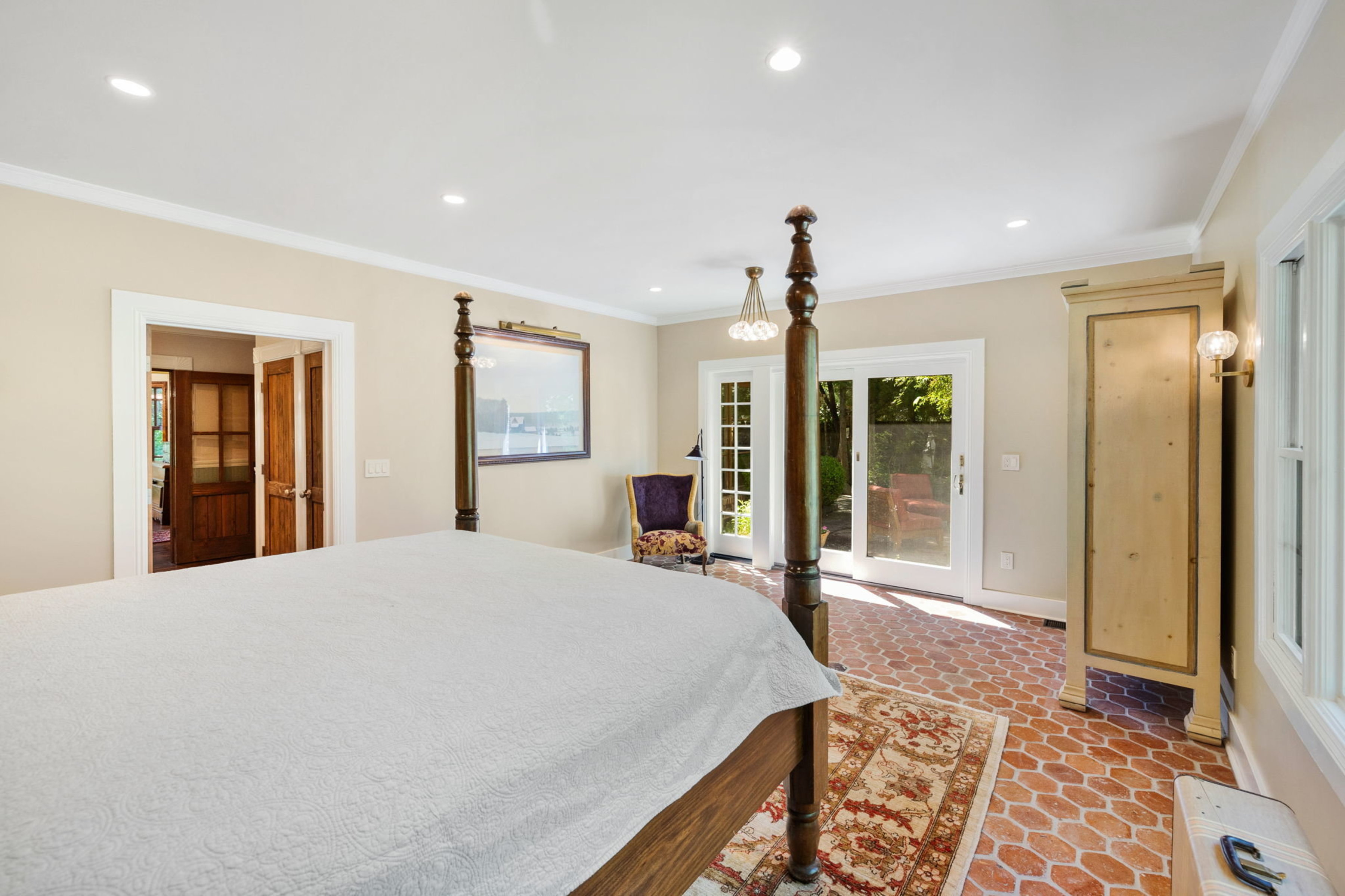  Historic home with 2 guest homes on 1.24 acres with a pool - 物件實景