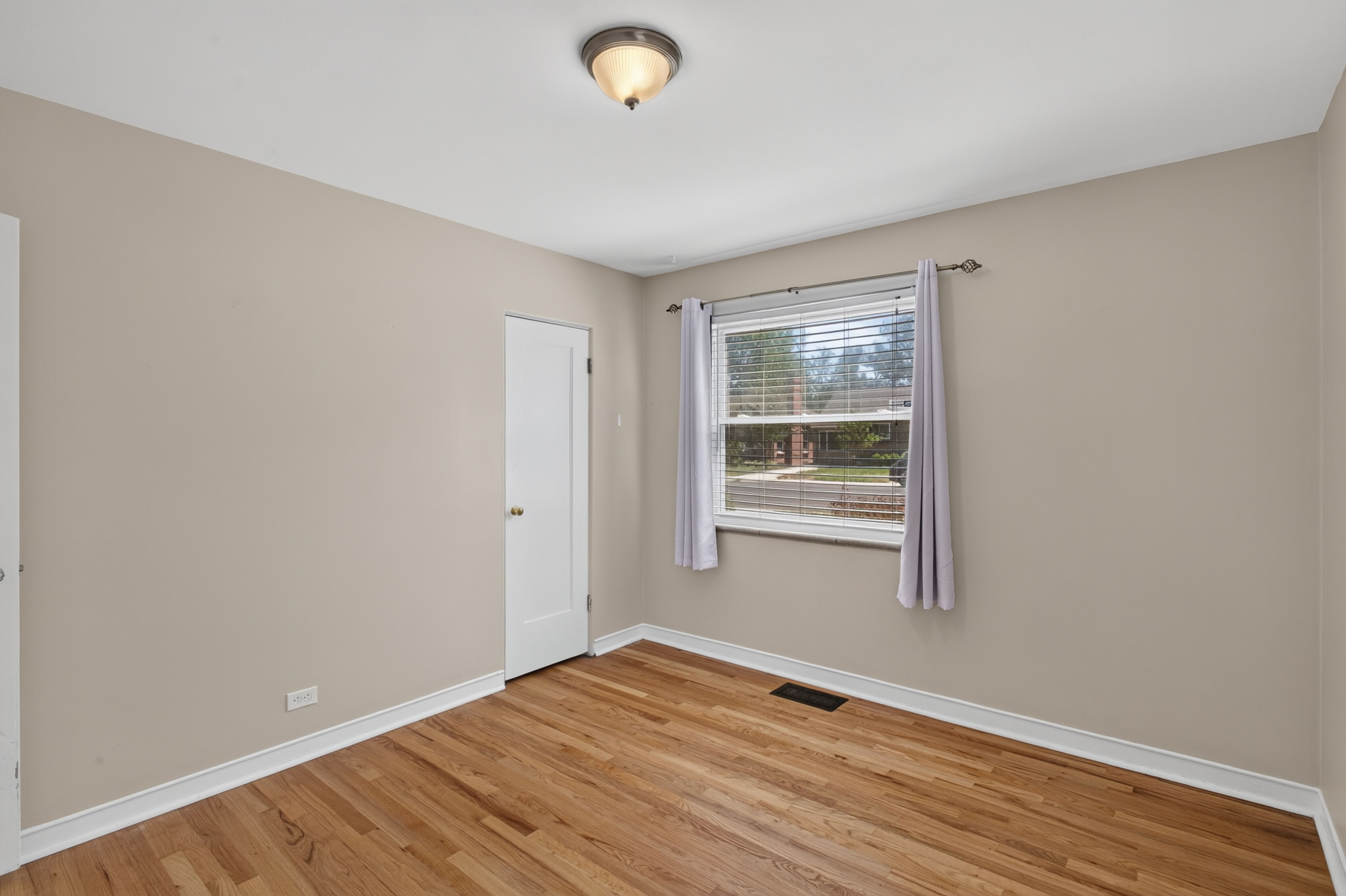  Charming Mayfair Home with Private Backyard Patio & Tree-Lined Charm - 物件實景