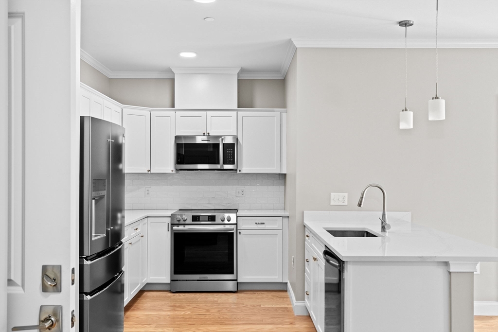 Milton, Massachusetts, 02186, United States, 2 Bedrooms Bedrooms, ,2 BathroomsBathrooms,Residential,For Sale,1865271