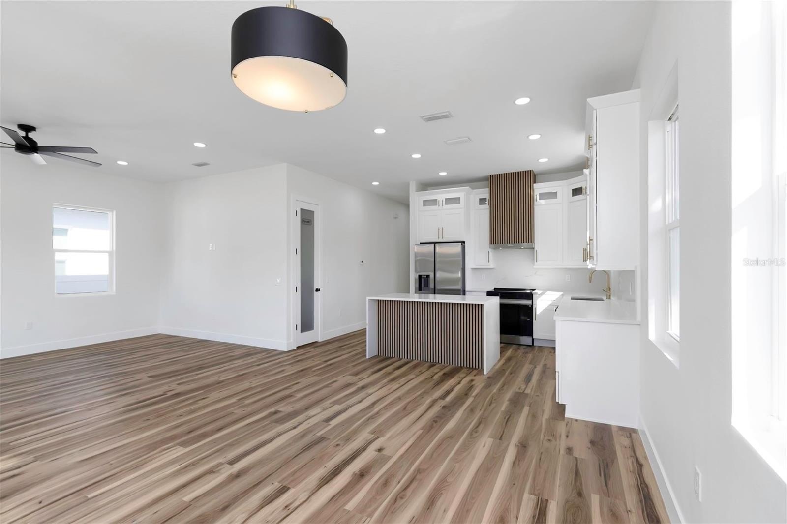 ST PETERSBURG, Florida, 33705, United States, 3 Bedrooms Bedrooms, ,2 BathroomsBathrooms,Residential,For Sale,1989946