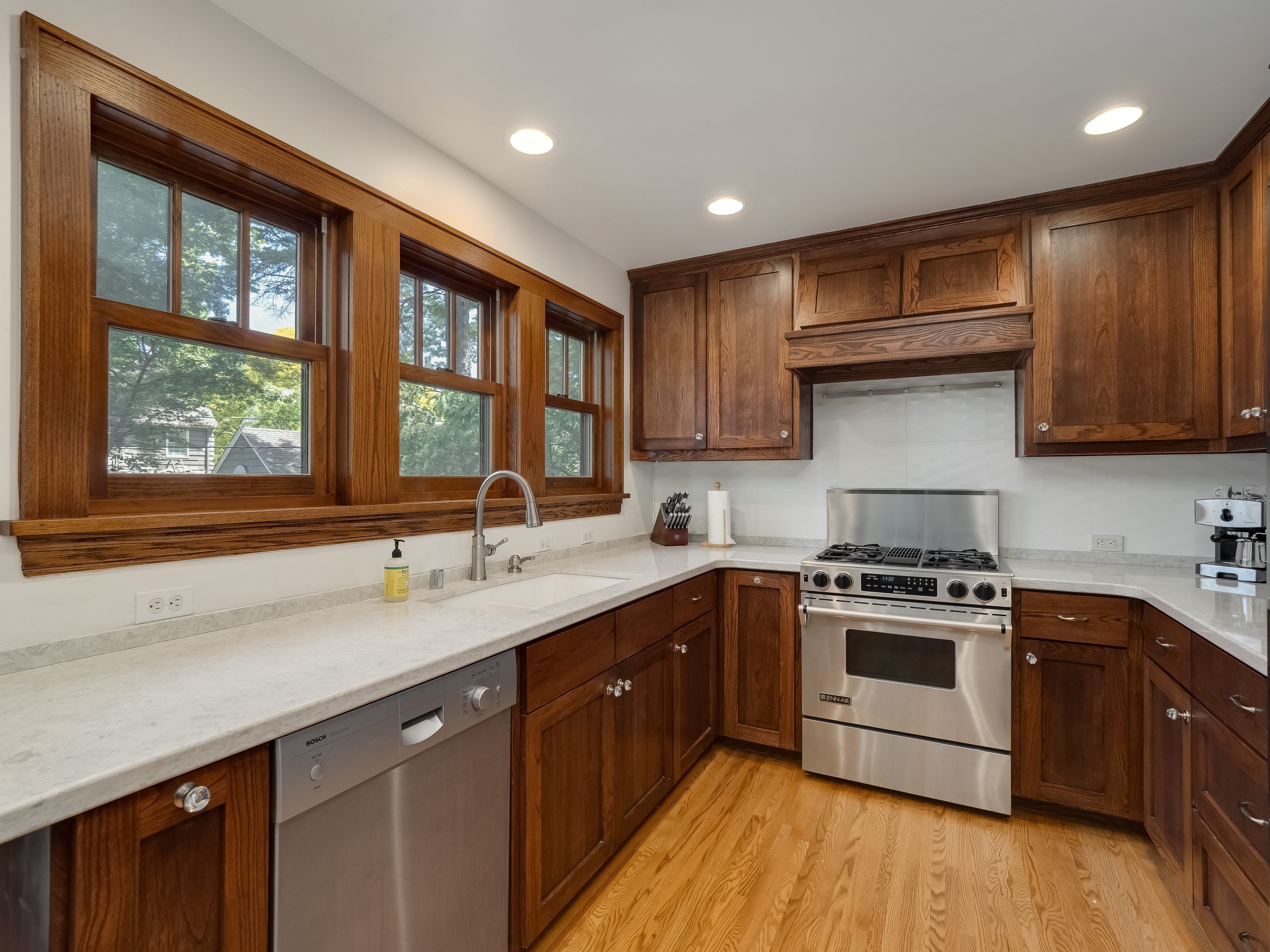  Renovated Lynnhurst Charmer Near Minnehaha Parkway - 物件實景