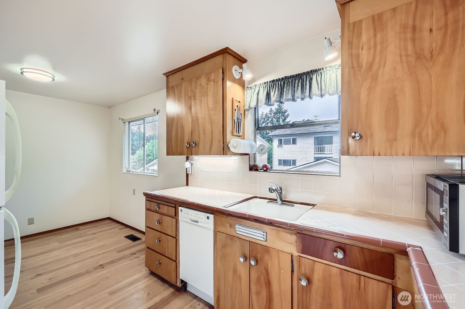 Seattle, Washington, 98125, United States, ,Residential,For Sale,1928074