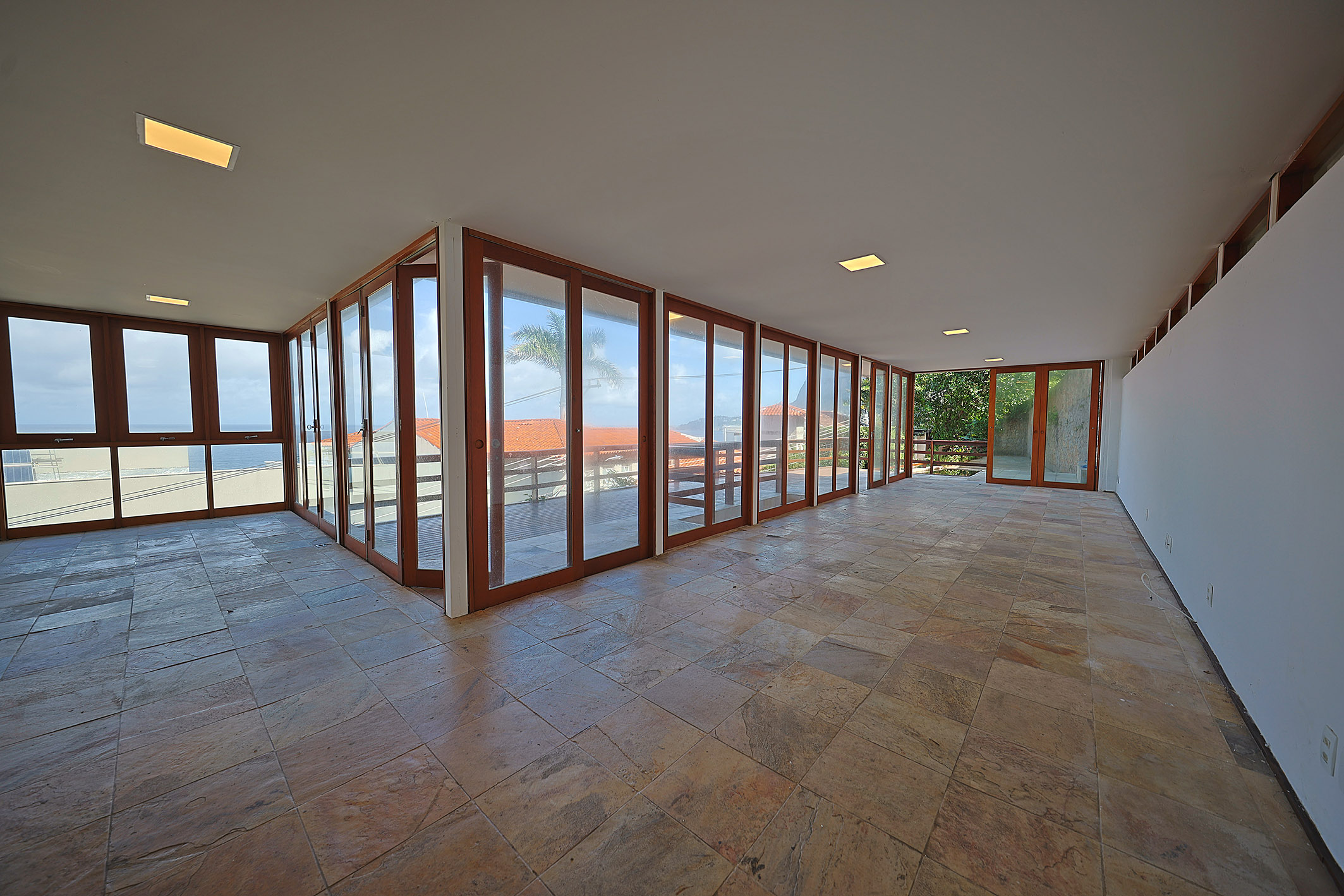  Exclusive Gated Community, Ocean Views, and a Prime Location - 物件實景