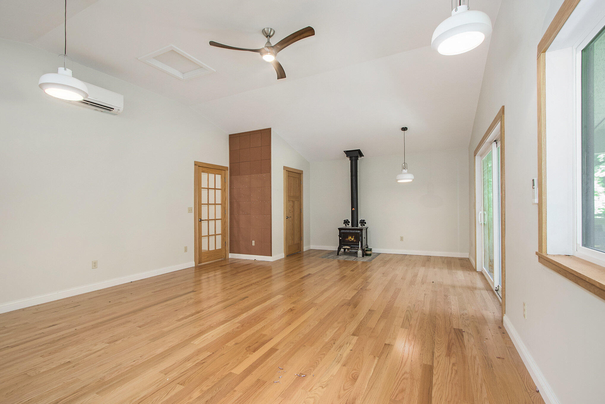 La Porte, Indiana, 46350, United States, 4 Bedrooms Bedrooms, ,4 BathroomsBathrooms,Residential,For Sale,1904805