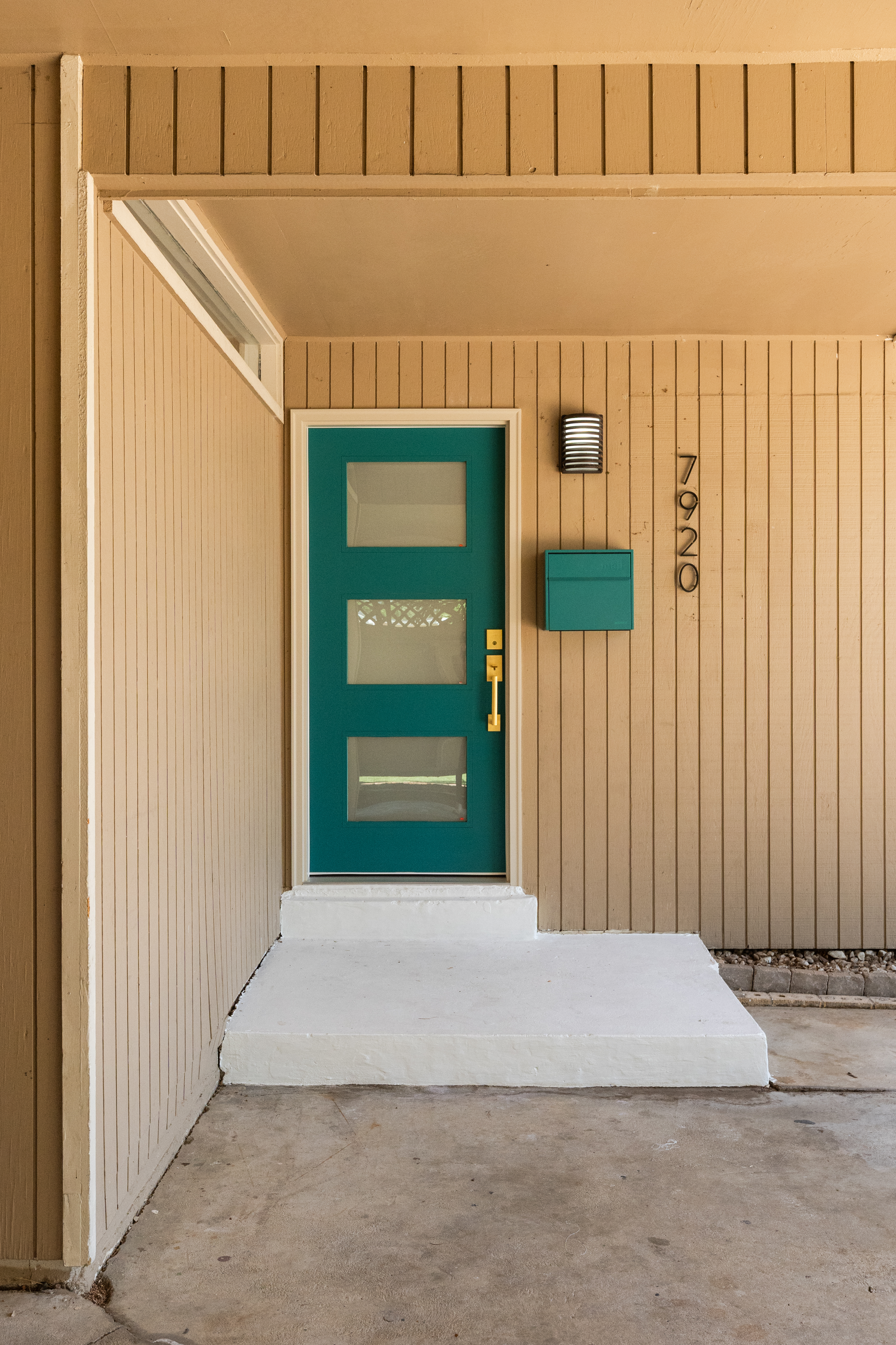  Beautiful mid-century modern home offering the perfect blend - 物件實景