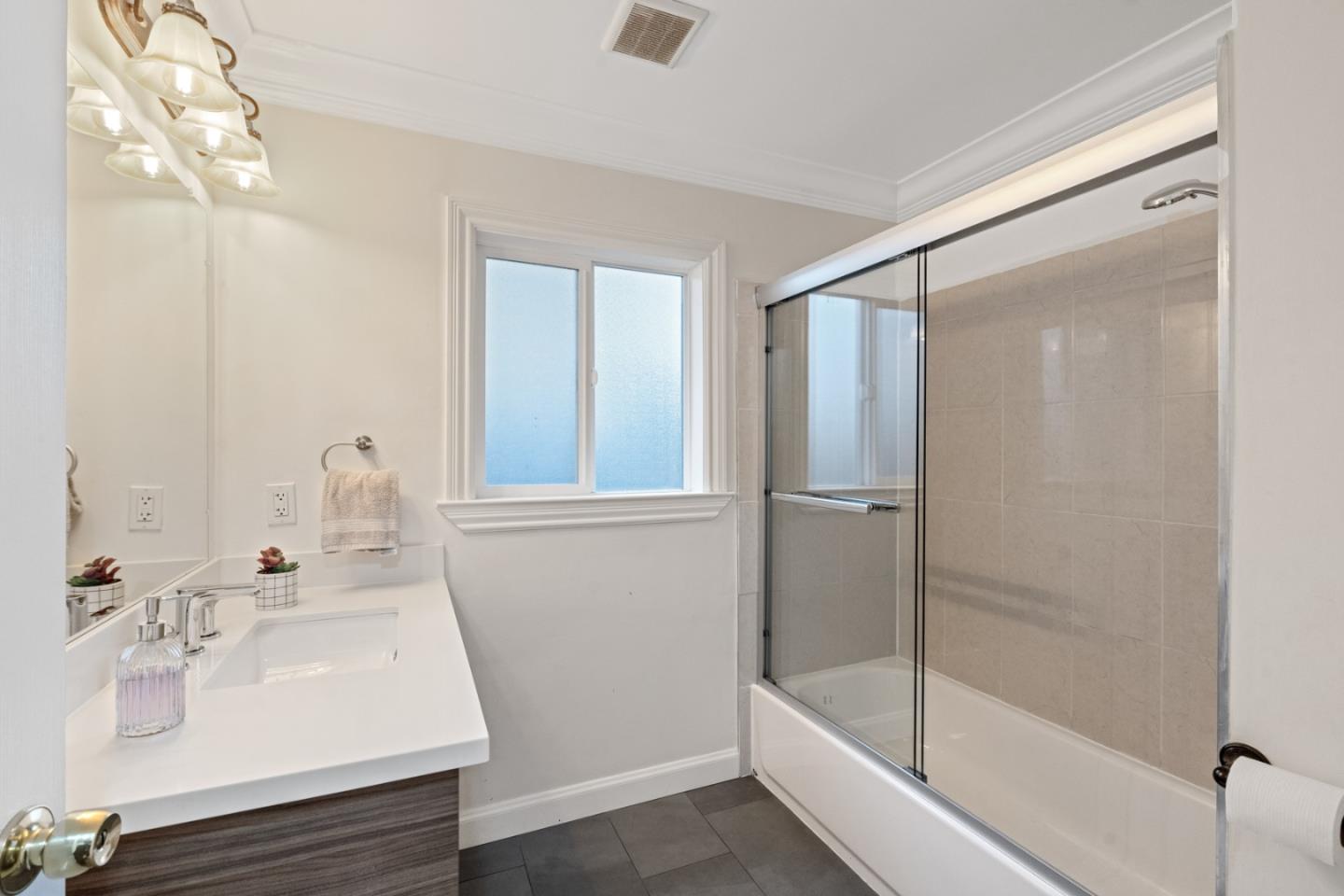 Pacifica, California, 94044, United States, 4 Bedrooms Bedrooms, ,5 BathroomsBathrooms,Residential,For Sale,1988346