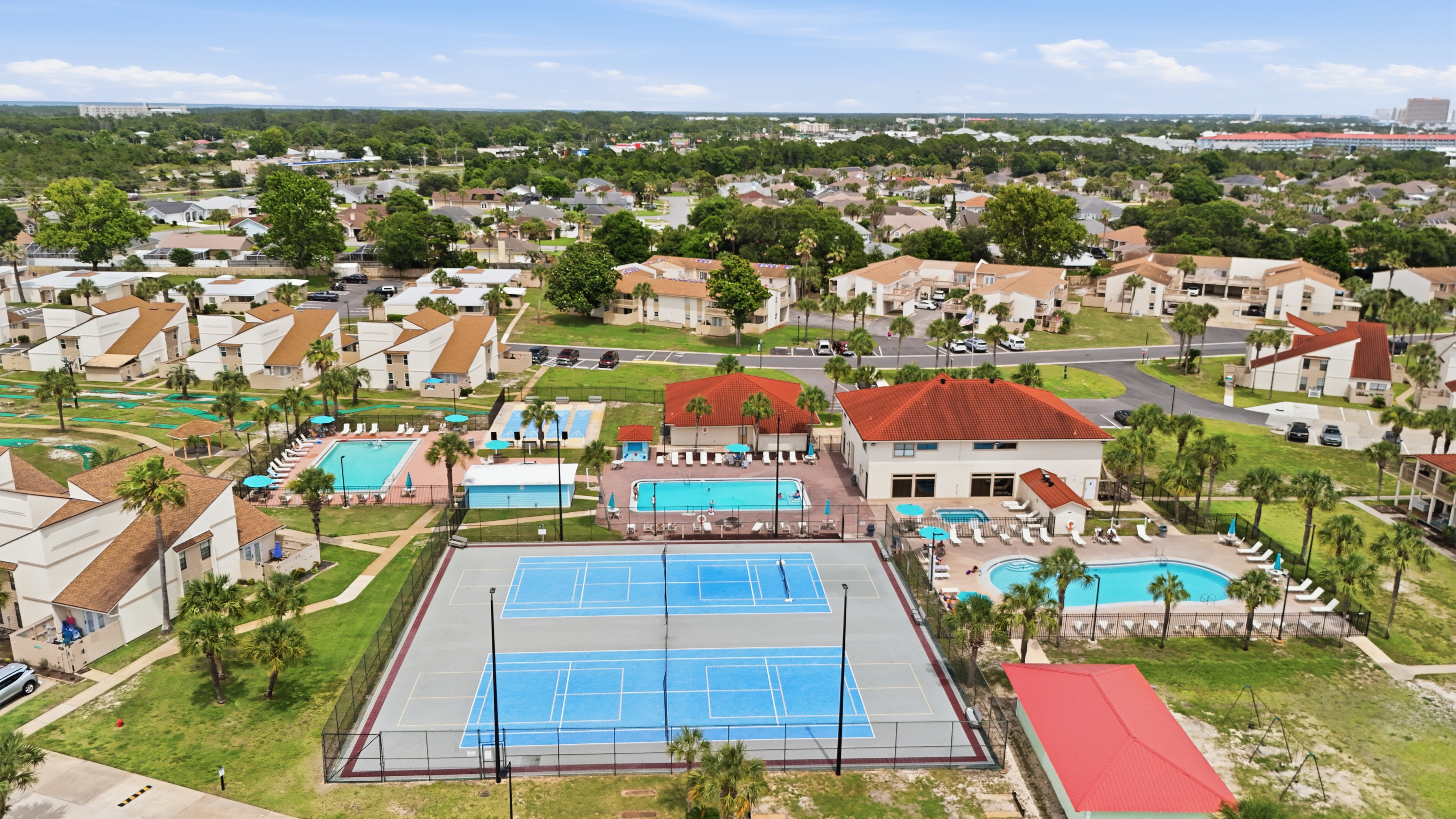  Amenity-Rich Beach Townhome Near Pier Park - 物件實景