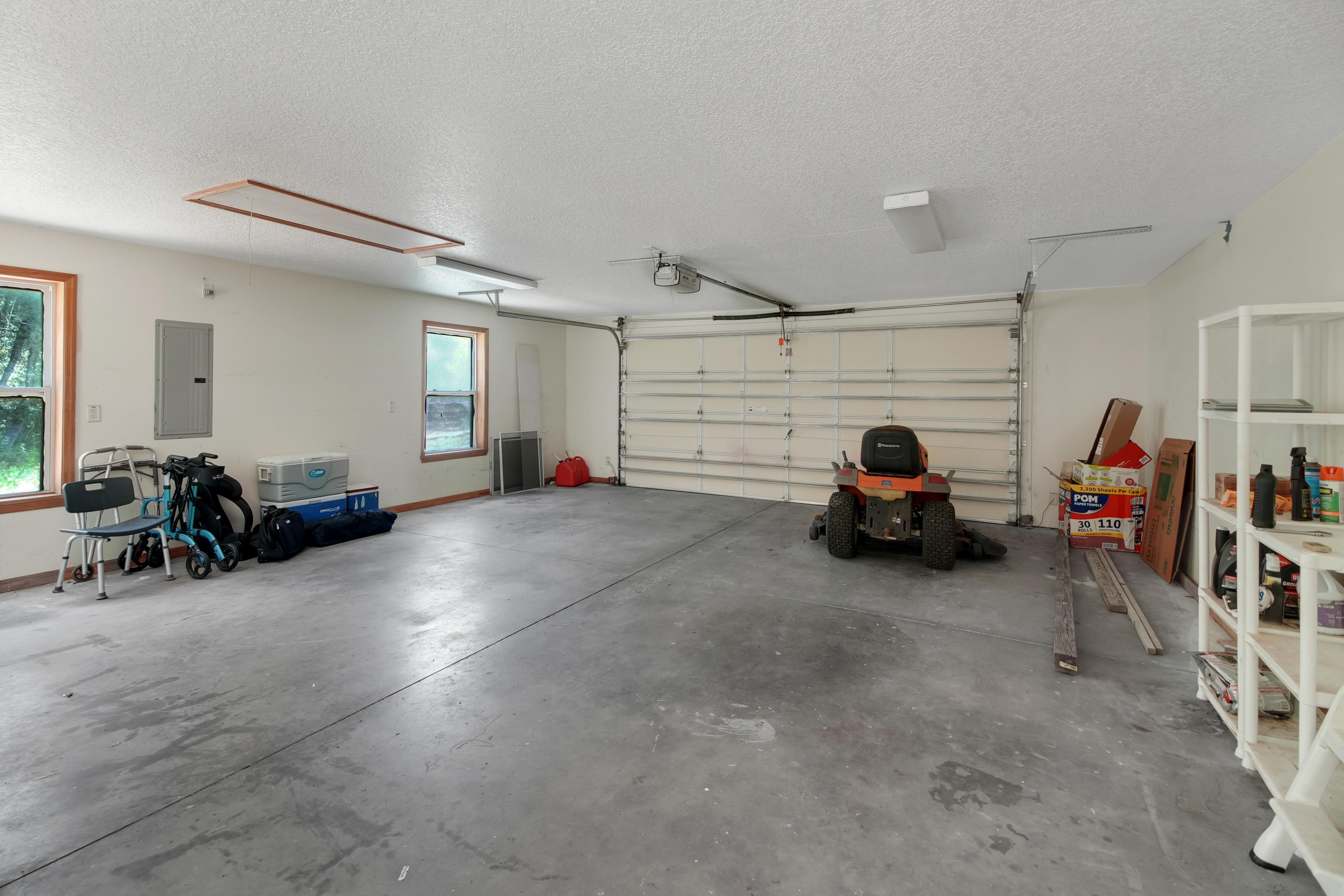 Lady Lake, Florida, 32159, United States, 6 Bedrooms Bedrooms, ,5 BathroomsBathrooms,Residential,For Sale,1921819