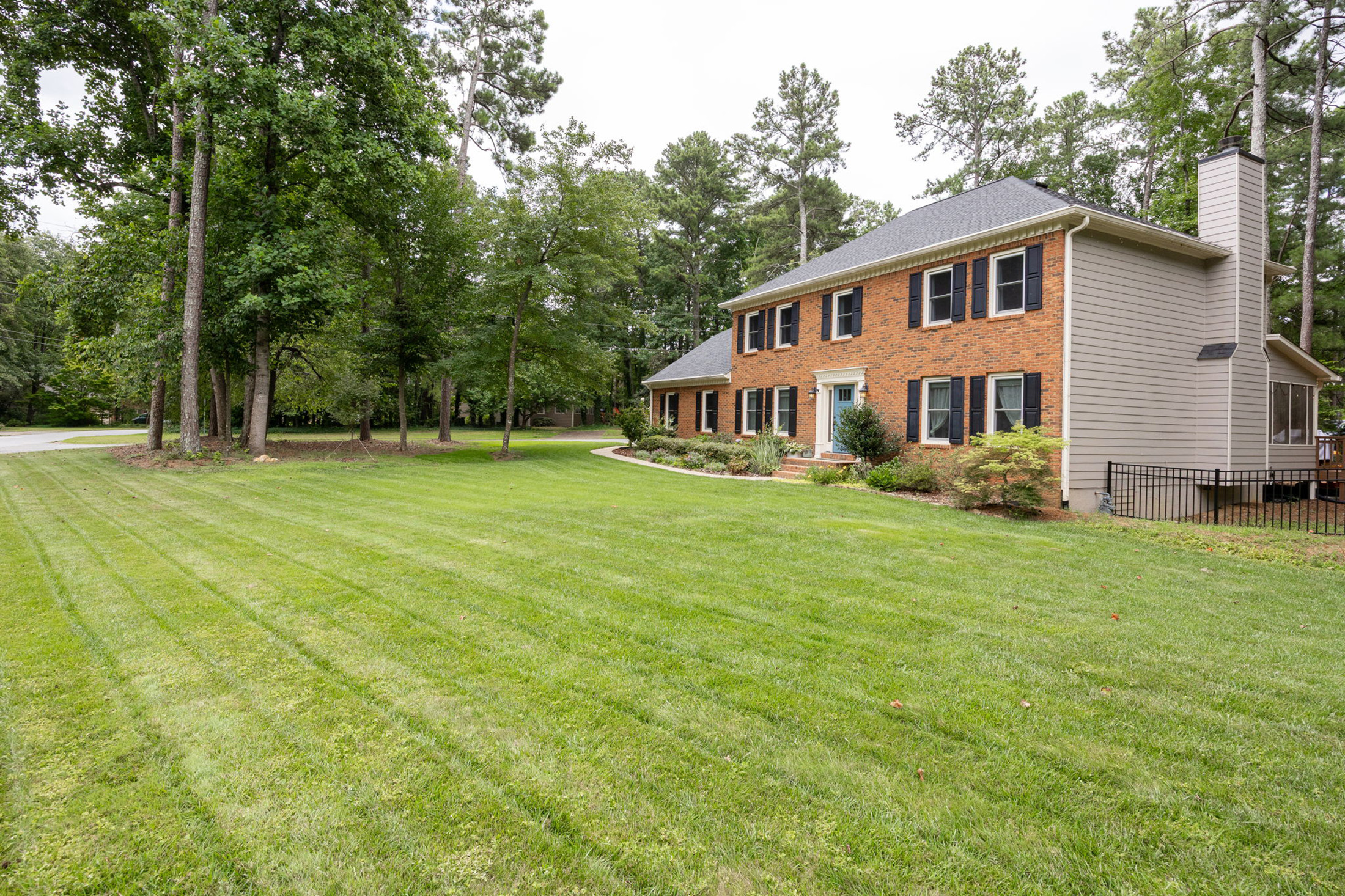  Stunning 5-Bedroom Brick Home in the Heart of East Cobb - 物件實景