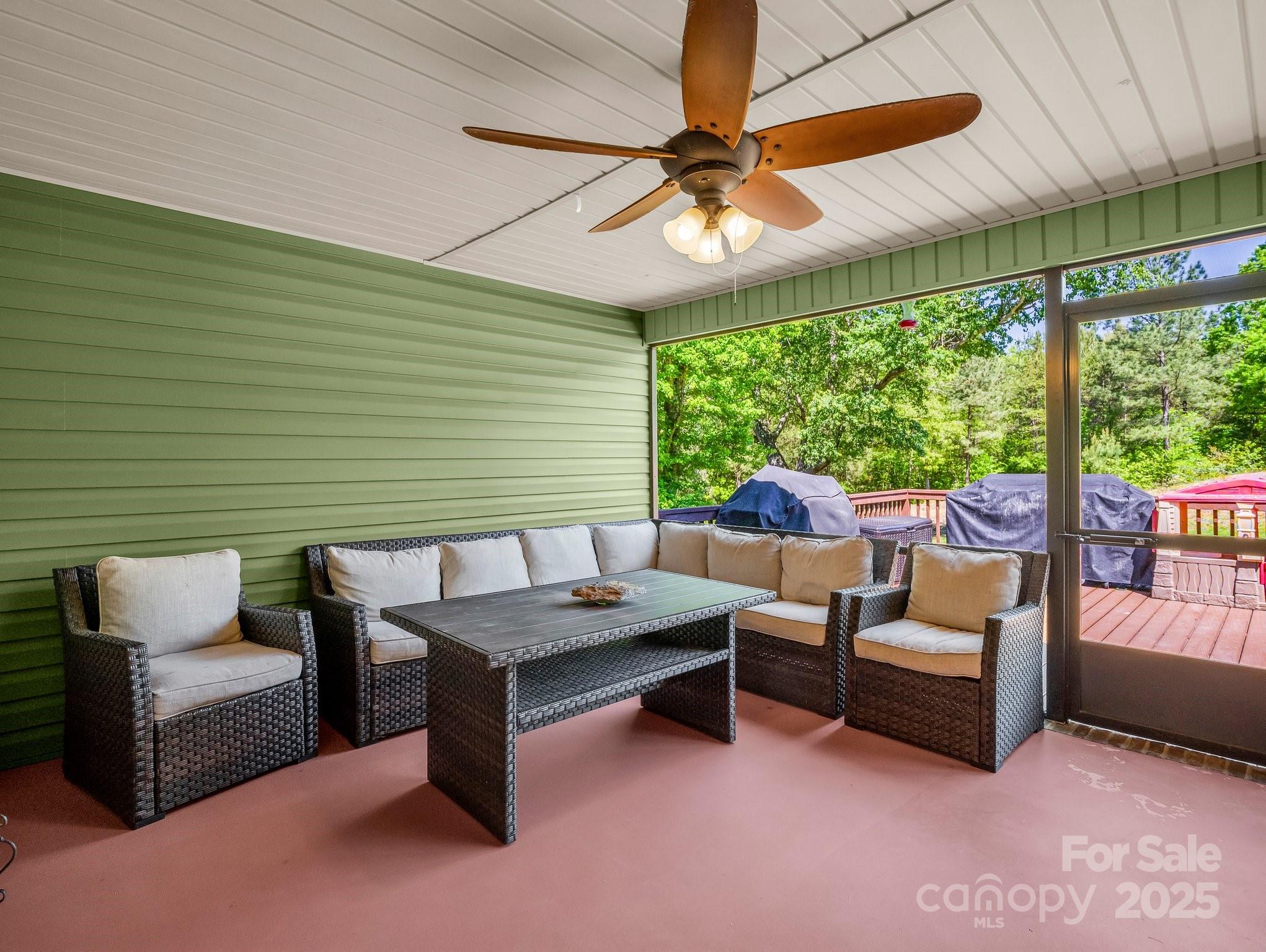 Lincolnton, North Carolina, 28092, United States, 3 Bedrooms Bedrooms, ,3 BathroomsBathrooms,Residential,For Sale,2005989