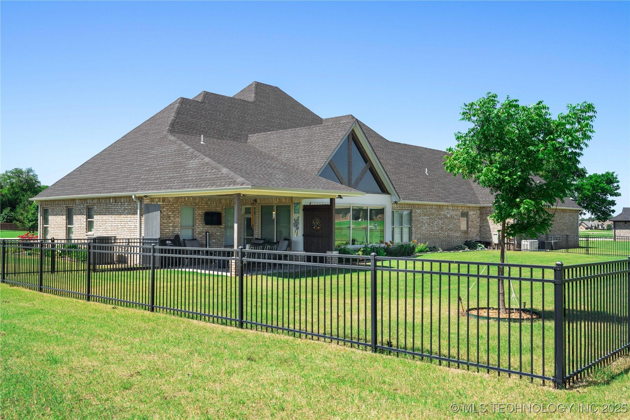 Fort Gibson, Oklahoma, 74434, United States, 4 Bedrooms Bedrooms, ,4 BathroomsBathrooms,Residential,For Sale,2005878