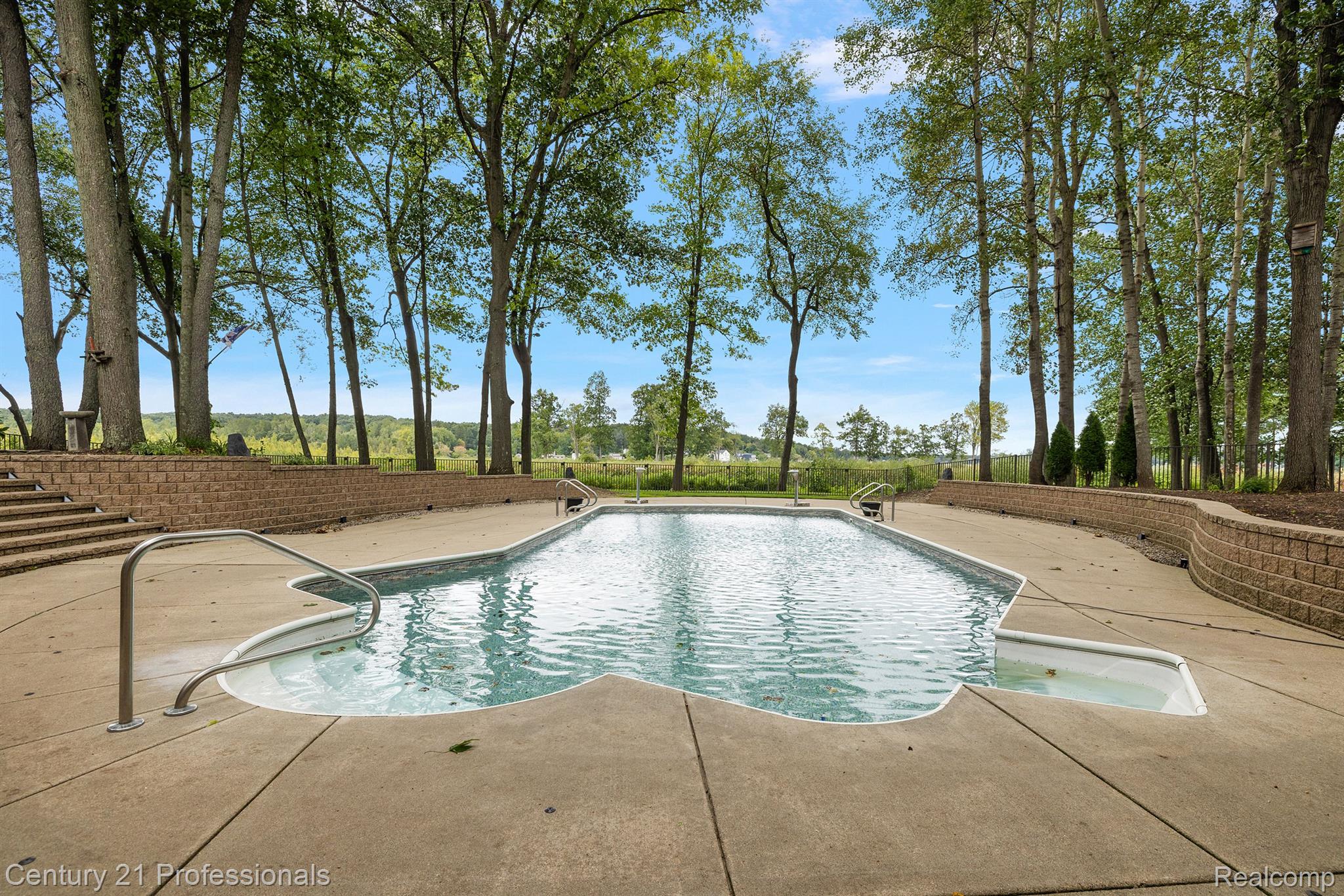 Davisburg, Michigan, 48350, United States, 5 Bedrooms Bedrooms, ,4 BathroomsBathrooms,Residential,For Sale,1978362