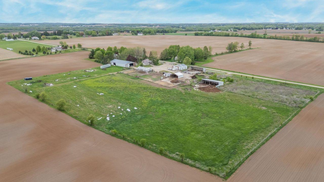 HORTONVILLE, Wisconsin, 54944, United States, 3 Bedrooms Bedrooms, ,2 BathroomsBathrooms,Residential,For Sale,1827520