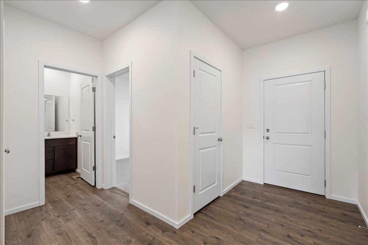 Deer Park, Washington, 99006, United States, 5 Bedrooms Bedrooms, ,2 BathroomsBathrooms,Residential,For Sale,1956687