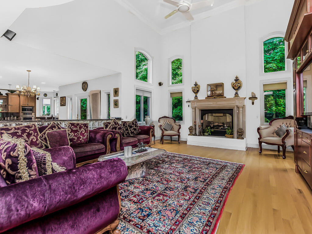 Scarsdale, New York, 10583, United States, 5 Bedrooms Bedrooms, ,6 BathroomsBathrooms,Residential,For Sale,1974207