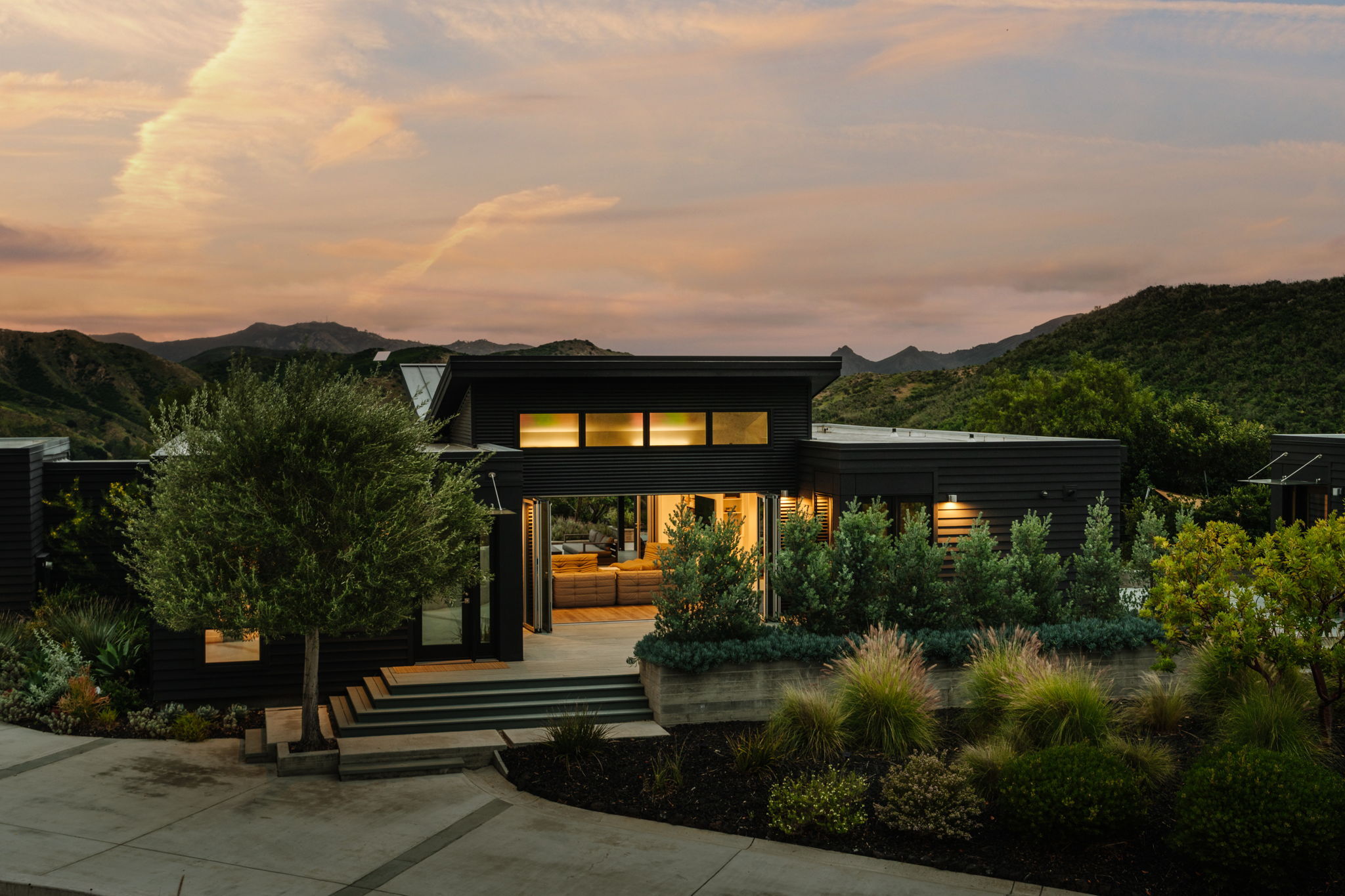  3649 Kanan Rd - 物件實景