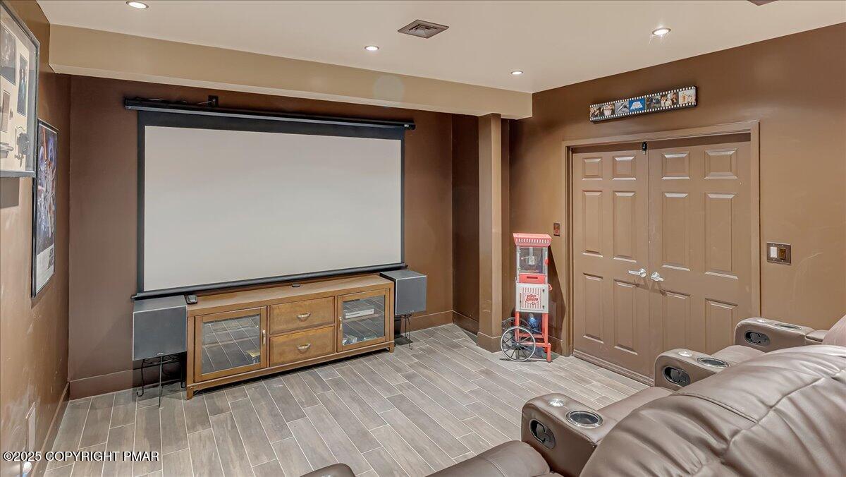 East Stroudsburg, Pennsylvania, 18302, United States, 5 Bedrooms Bedrooms, ,4 BathroomsBathrooms,Residential,For Sale,1980579