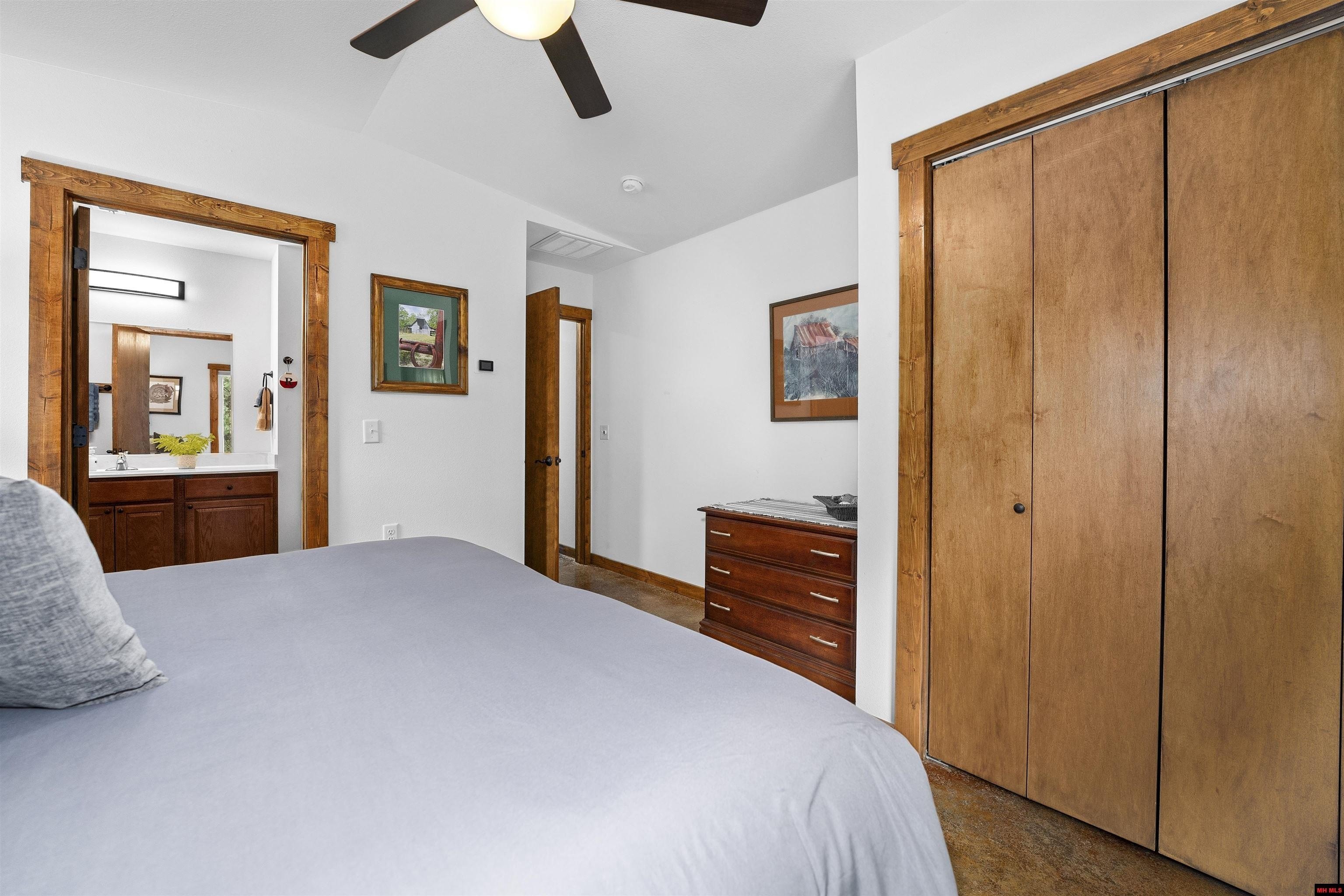 Norfork, Arkansas, 72658, United States, 4 Bedrooms Bedrooms, ,4 BathroomsBathrooms,Residential,For Sale,1976575