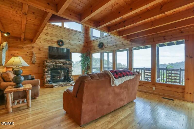 Sevierville, Tennessee, 37876, United States, 1 Bedroom Bedrooms, ,2 BathroomsBathrooms,Residential,For Sale,2005093