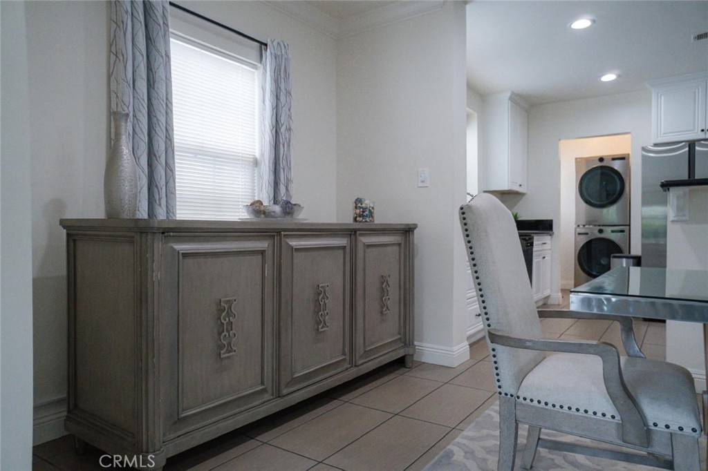 Los Angeles, California, 90043, United States, 3 Bedrooms Bedrooms, ,2 BathroomsBathrooms,Residential,For Sale,1981905