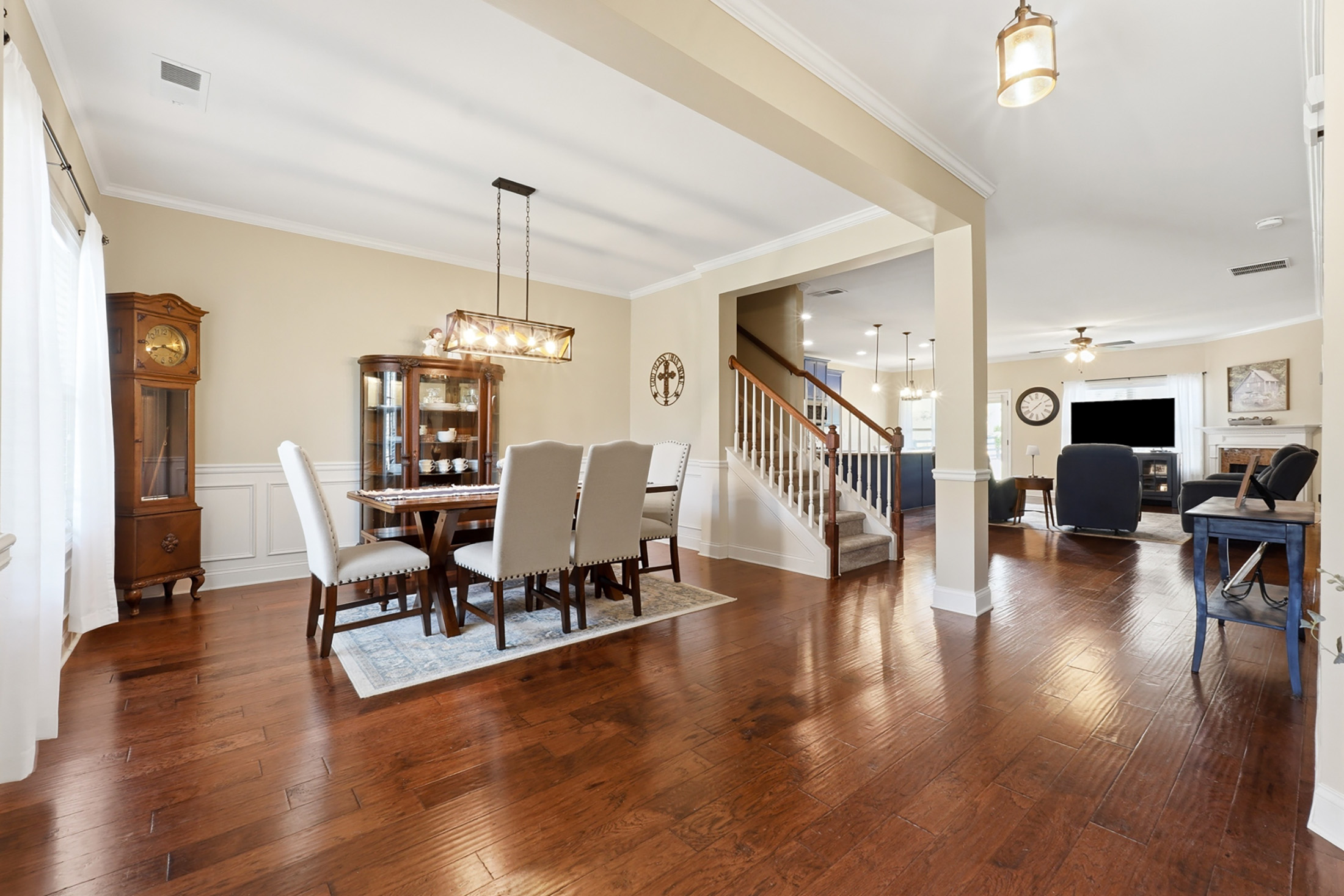  Thoughtfully Designed Craftsman Style Home in Seven Hills - 物件實景
