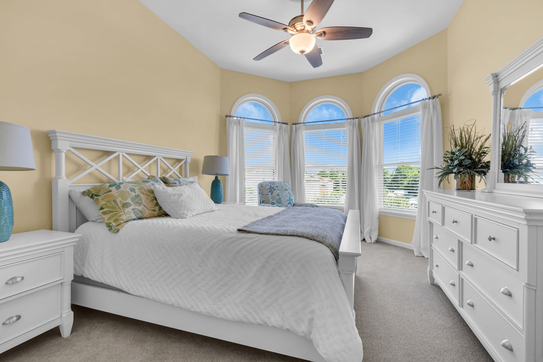  Rare End-Unit Coastal Townhome - 物件實景