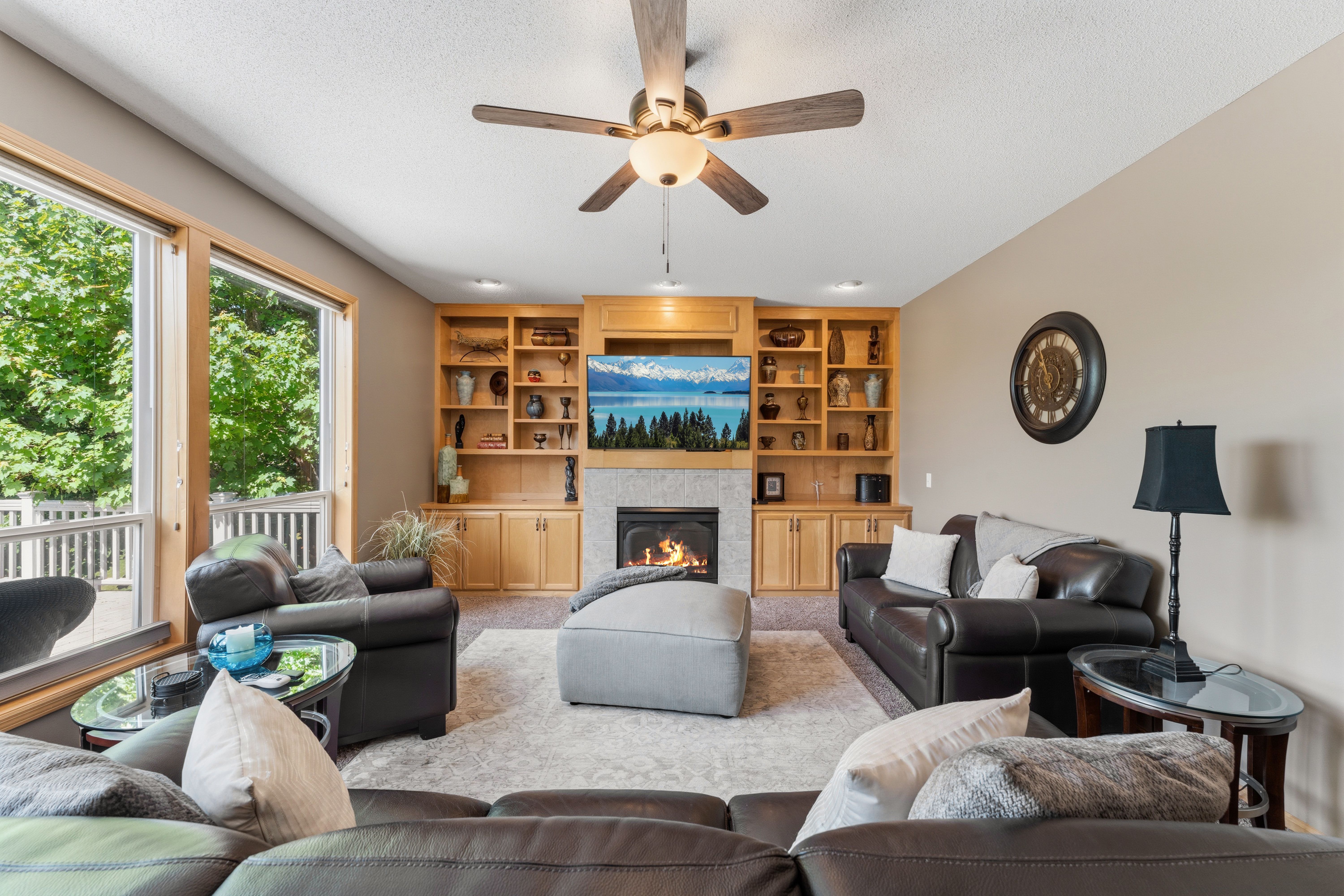 Golf Course Retreat With Entertainer’s Dream Walkout Basement - 物件實景