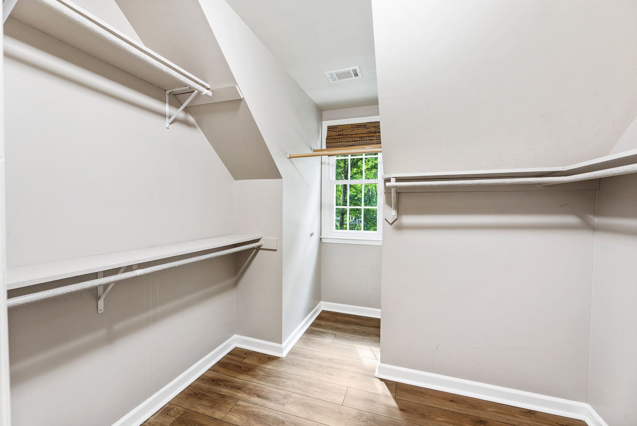 Andover North Home Blends Privacy and Convenience - 物件實景