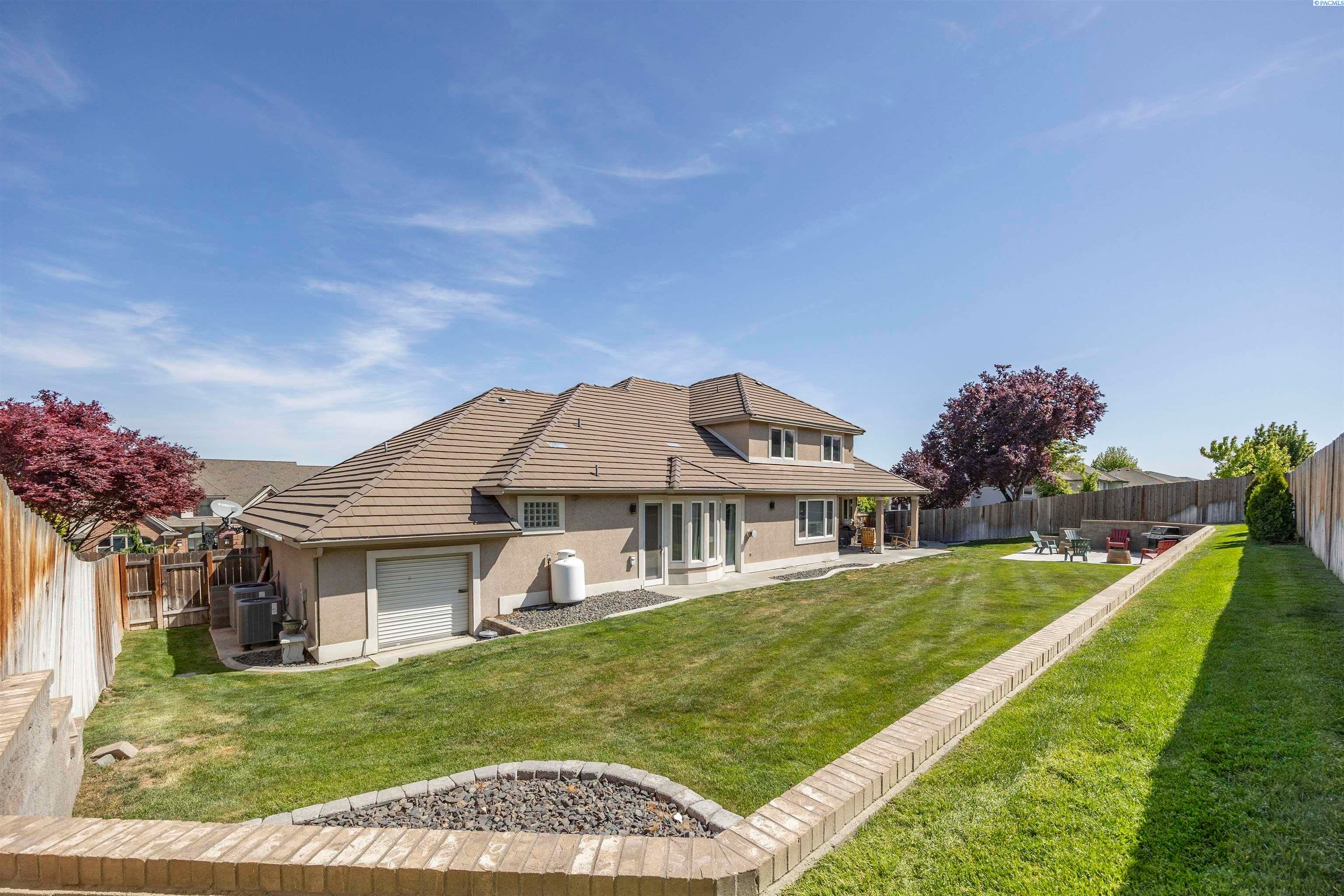 Kennewick, Washington, 99337, United States, 6 Bedrooms Bedrooms, ,4 BathroomsBathrooms,Residential,For Sale,1979182