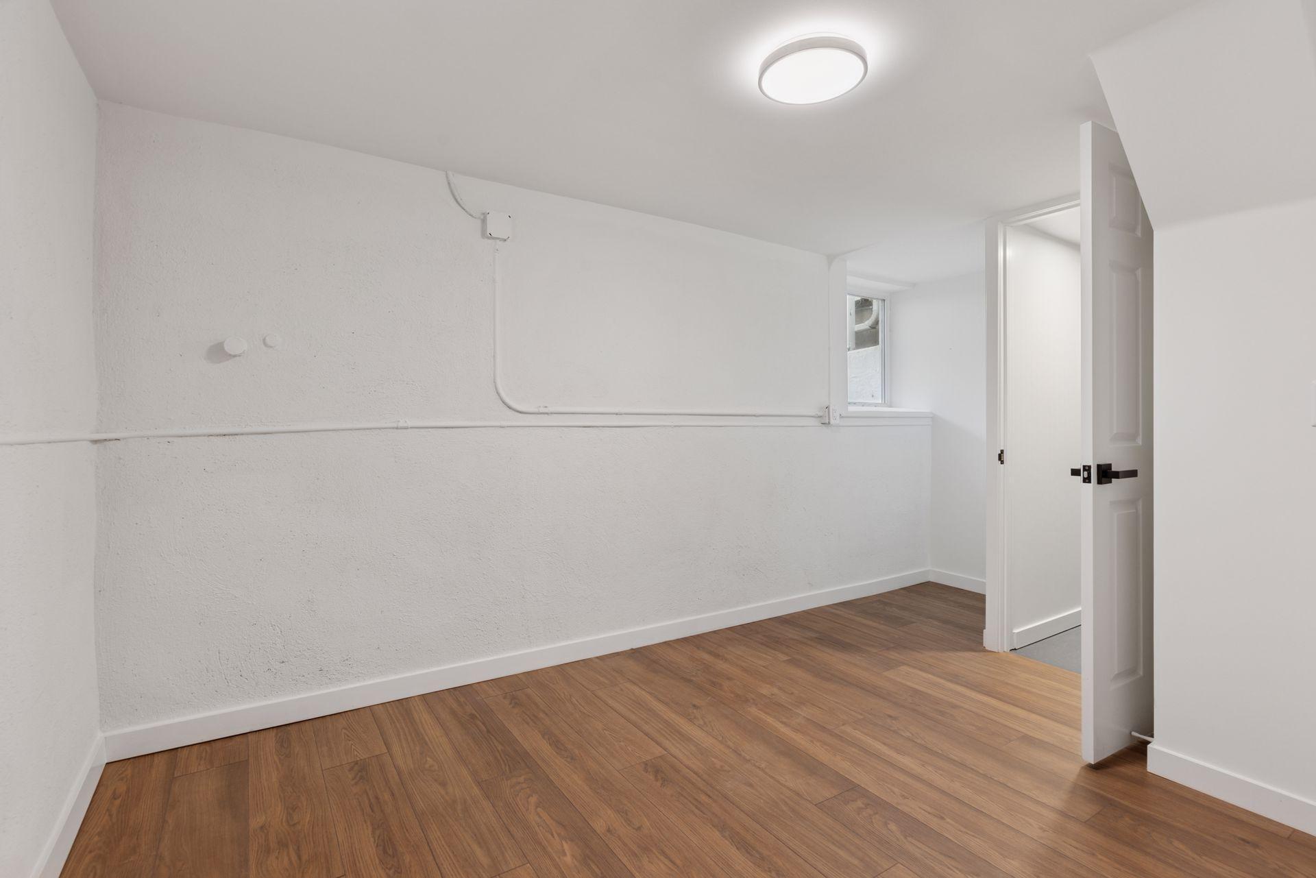 Minneapolis, Minnesota, 55408, United States, 4 Bedrooms Bedrooms, ,3 BathroomsBathrooms,Residential,For Sale,1938866