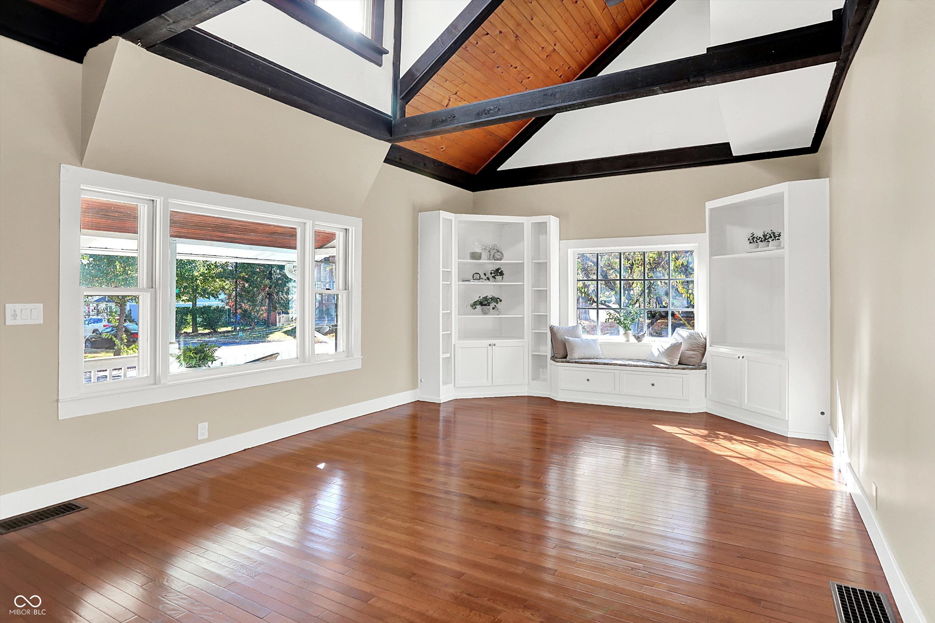 Zionsville, Indiana, 46077, United States, 3 Bedrooms Bedrooms, ,2 BathroomsBathrooms,Residential,For Sale,1981212