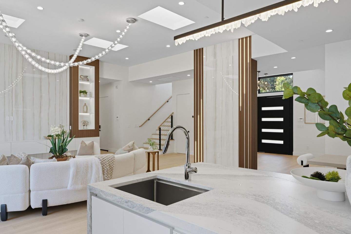 Menlo Park, California, 94025, United States, 6 Bedrooms Bedrooms, ,7 BathroomsBathrooms,Residential,For Sale,1947482