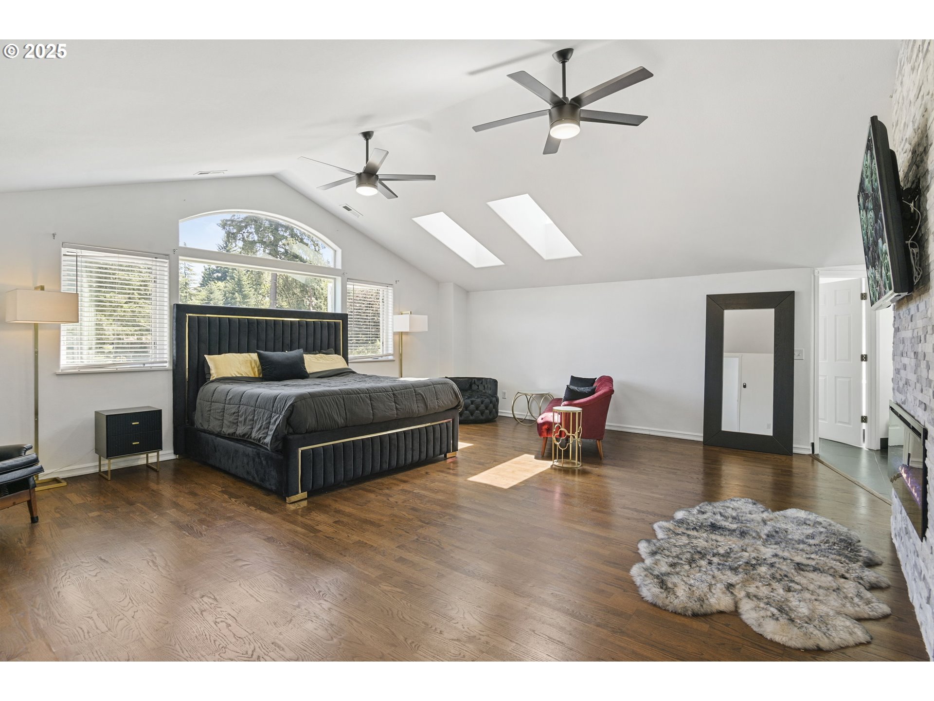 Vancouver, Washington, 98686, United States, 6 Bedrooms Bedrooms, ,3 BathroomsBathrooms,Residential,For Sale,1989368