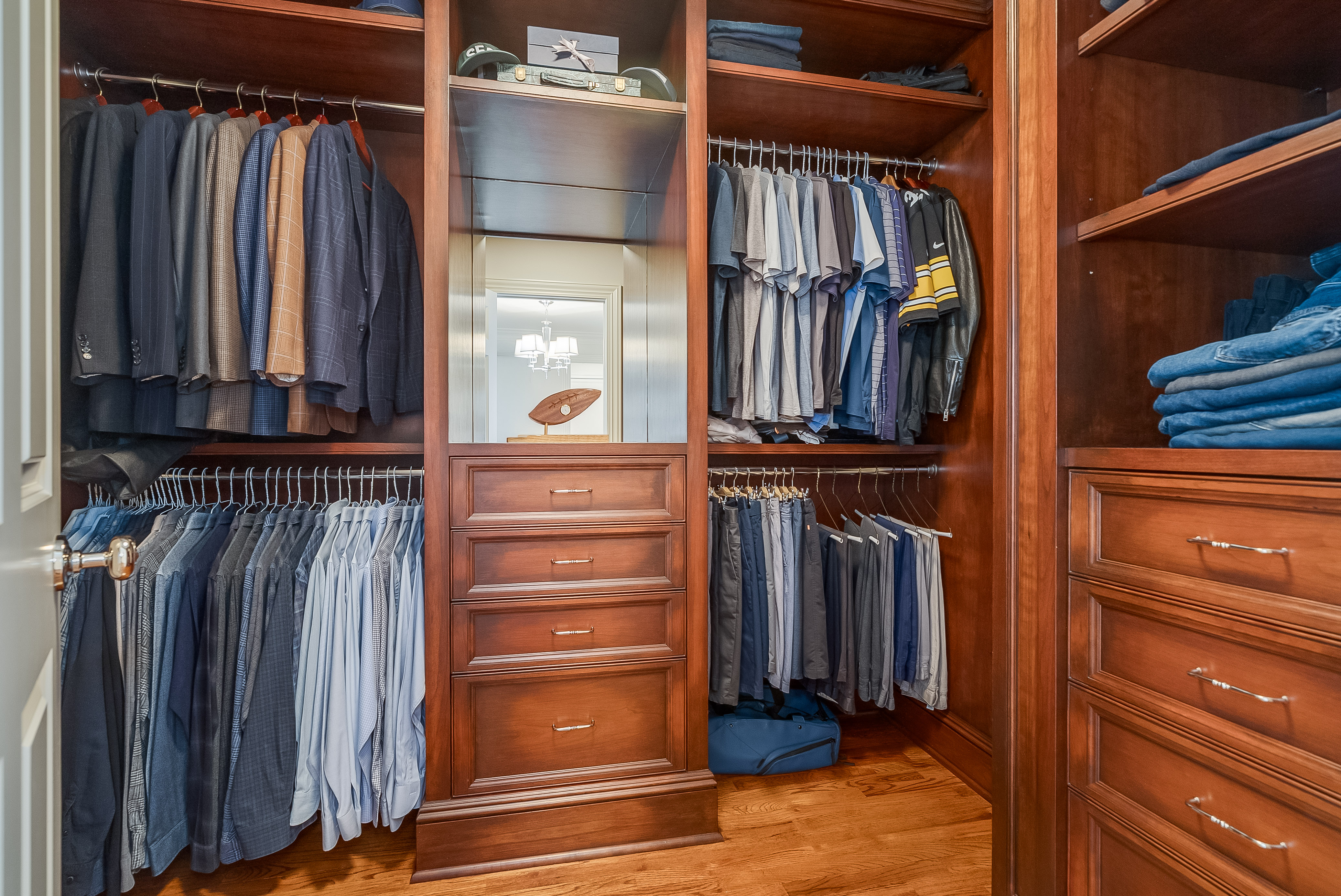  Georgian Colonial Home Set on Three Plus Acres - 物件實景