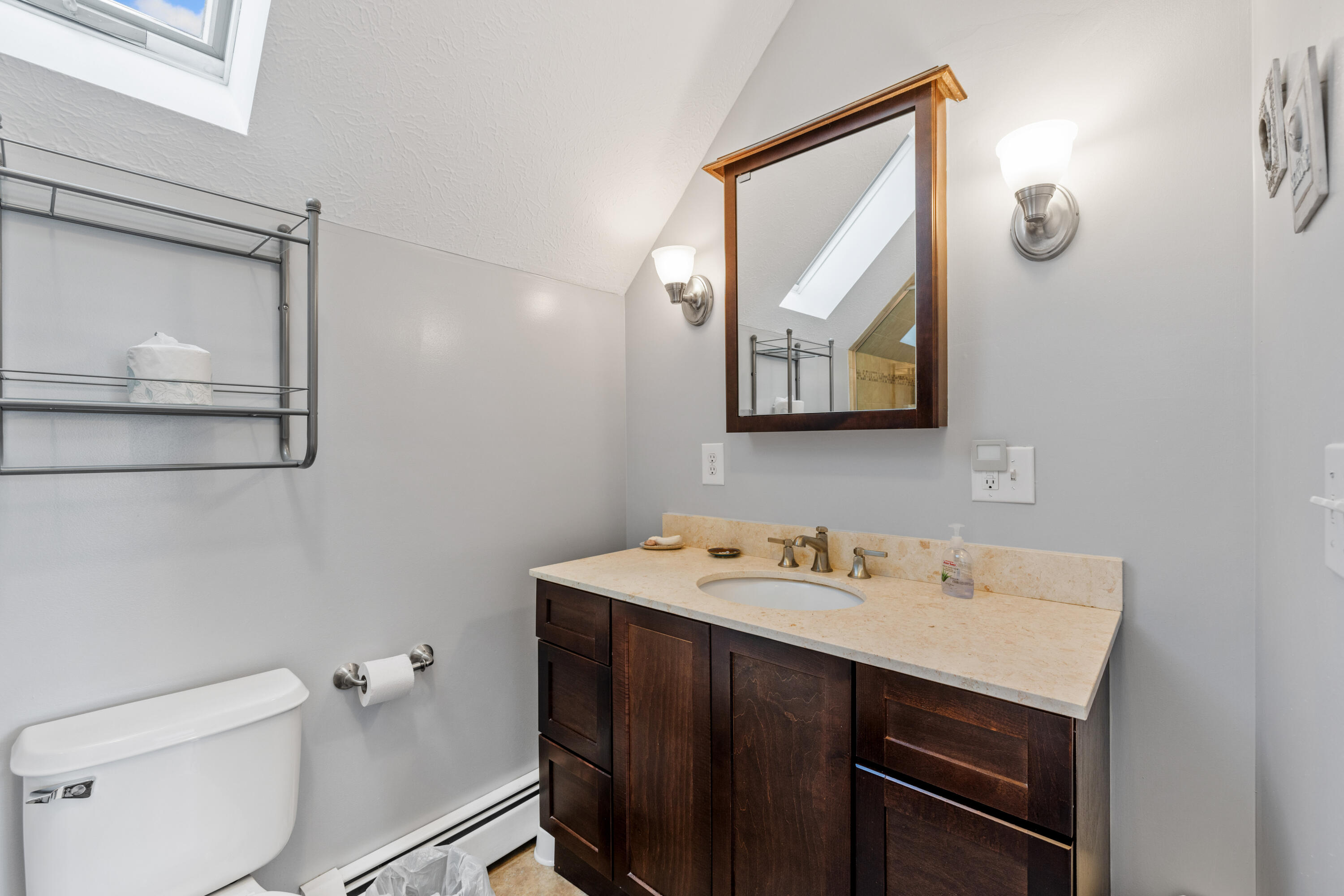 Kennebunk, Maine, 04043, United States, 4 Bedrooms Bedrooms, ,3 BathroomsBathrooms,Residential,For Sale,1901134