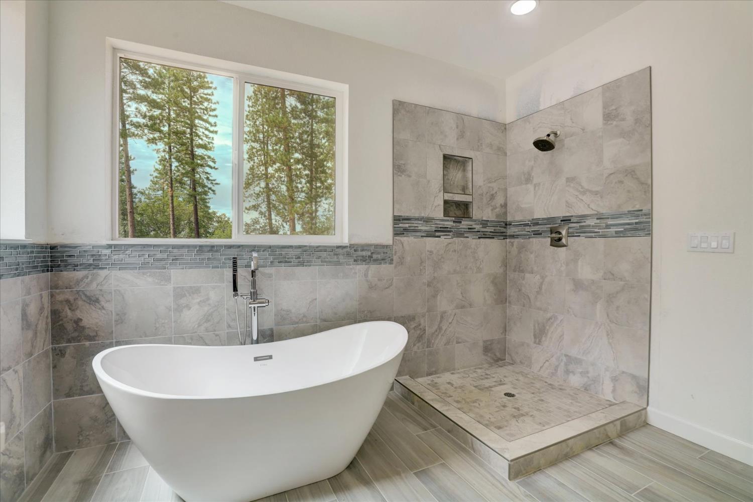 Grass Valley, California, 95949, United States, 4 Bedrooms Bedrooms, ,3 BathroomsBathrooms,Residential,For Sale,1905490
