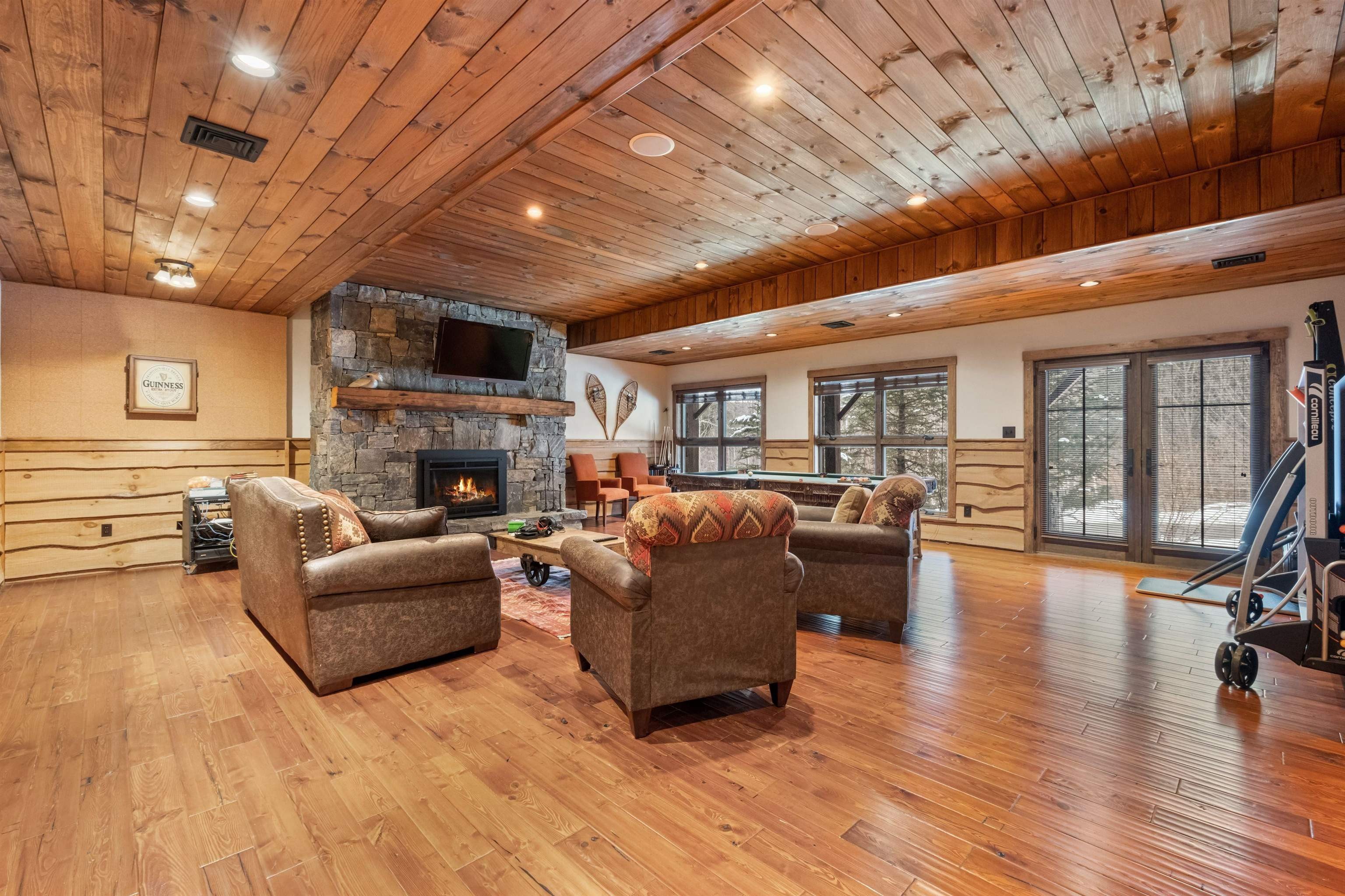 Lincoln, New Hampshire, 03251, United States, 7 Bedrooms Bedrooms, ,4 BathroomsBathrooms,Residential,For Sale,1983511