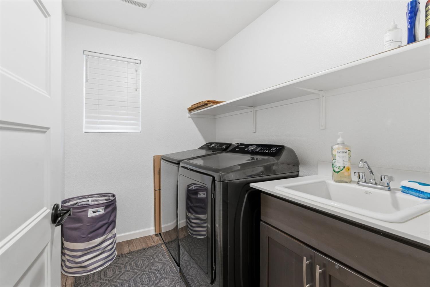 Manteca, California, 95337, United States, 4 Bedrooms Bedrooms, ,3 BathroomsBathrooms,Residential,For Sale,2001194