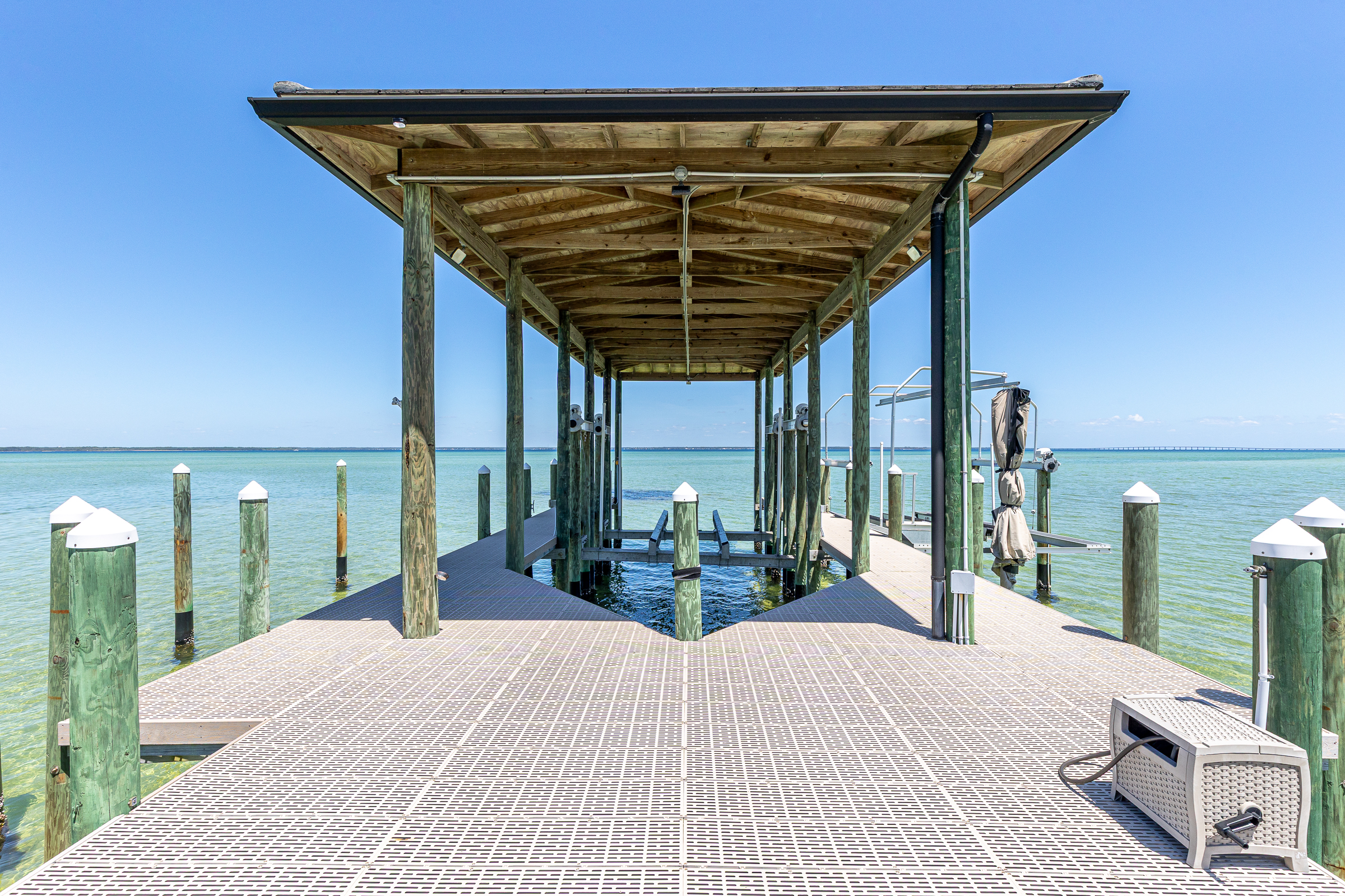  Private Bayfront Estate With Deepwater Dock And Resort-Style Outdoor Living - 物件實景