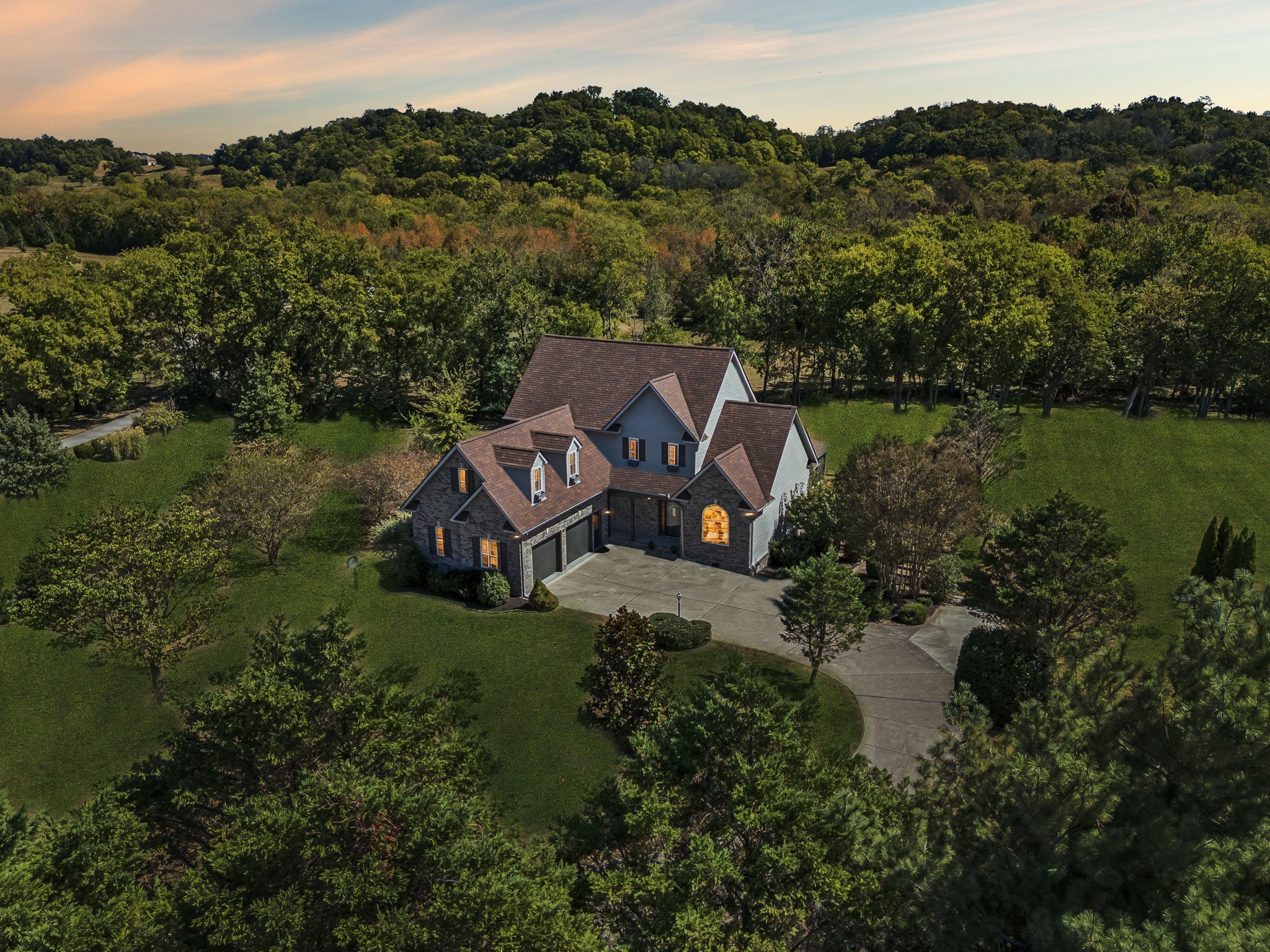  2216 Twin Peaks Ct, Spring Hill, TN, 37174 - 物件實景