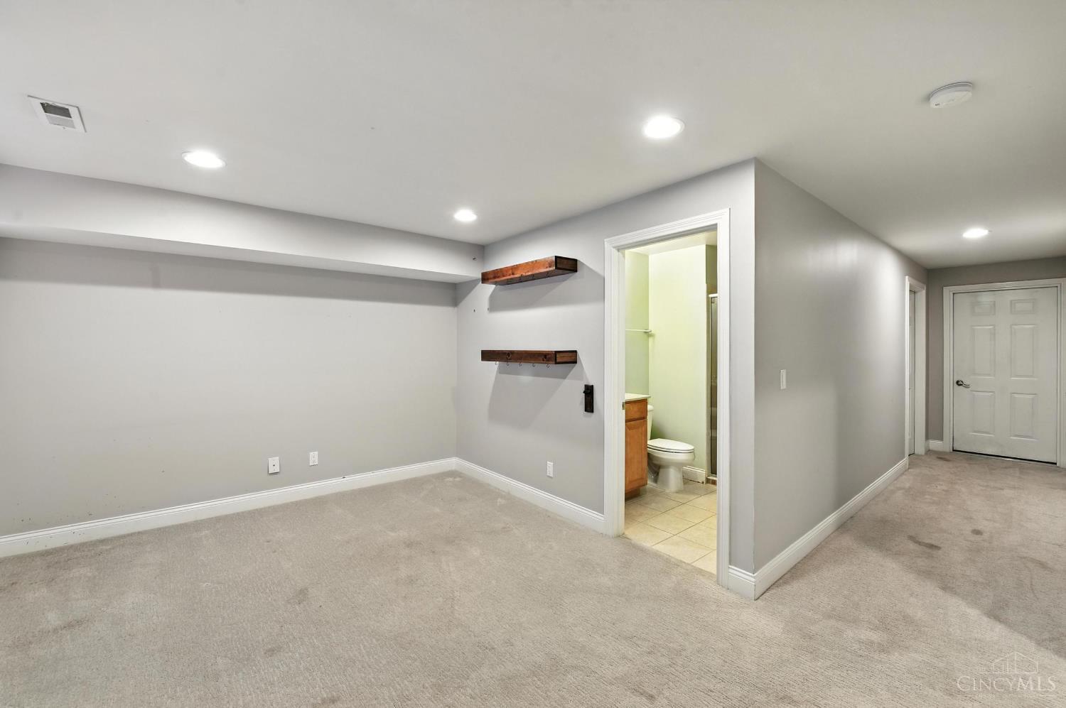 Cincinnati, Ohio, 45226, United States, 3 Bedrooms Bedrooms, ,4 BathroomsBathrooms,Residential,For Sale,1907461