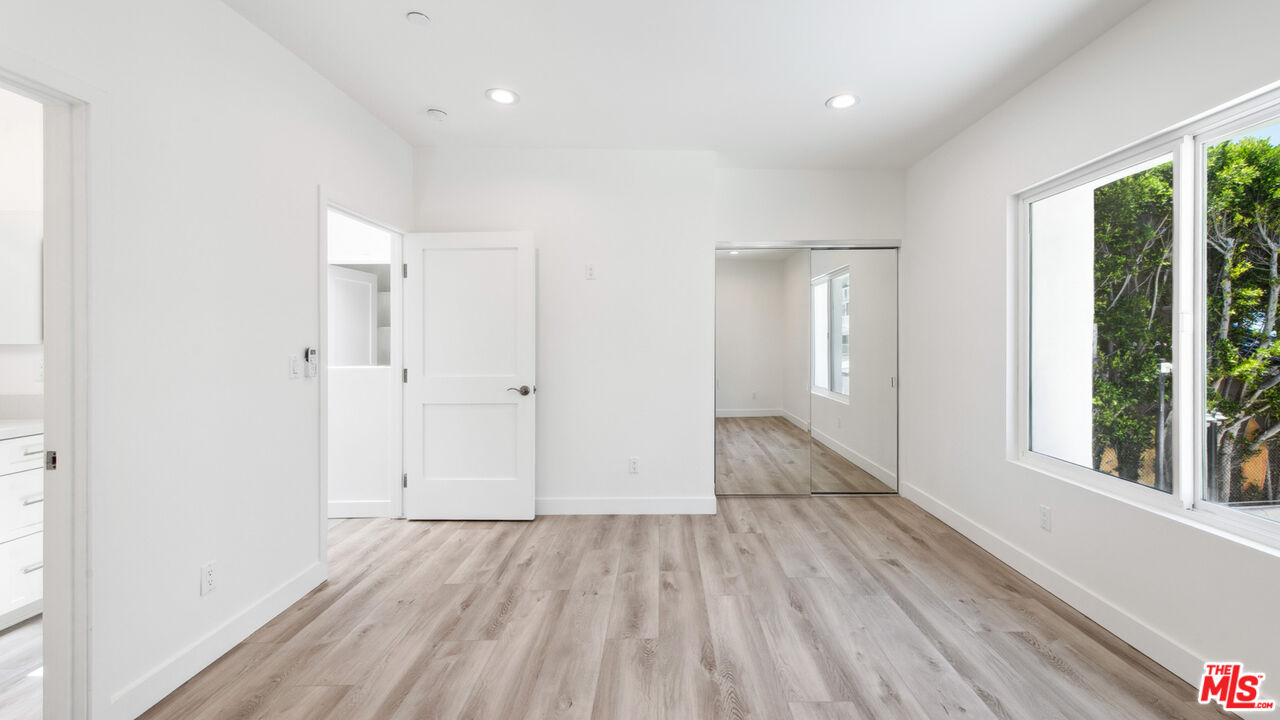 Malibu, California, 90265, United States, 2 Bedrooms Bedrooms, ,1 BathroomBathrooms,Residential,For Sale,1895662