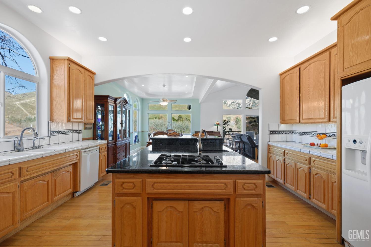 Kernville, California, 93238, United States, 4 Bedrooms Bedrooms, ,3 BathroomsBathrooms,Residential,For Sale,1941989