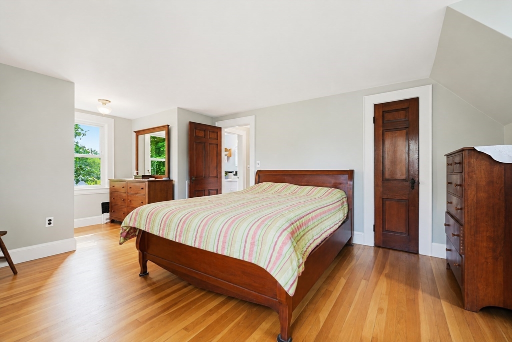 Norwood, Massachusetts, 02062, United States, 4 Bedrooms Bedrooms, ,2 BathroomsBathrooms,Residential,For Sale,2048084