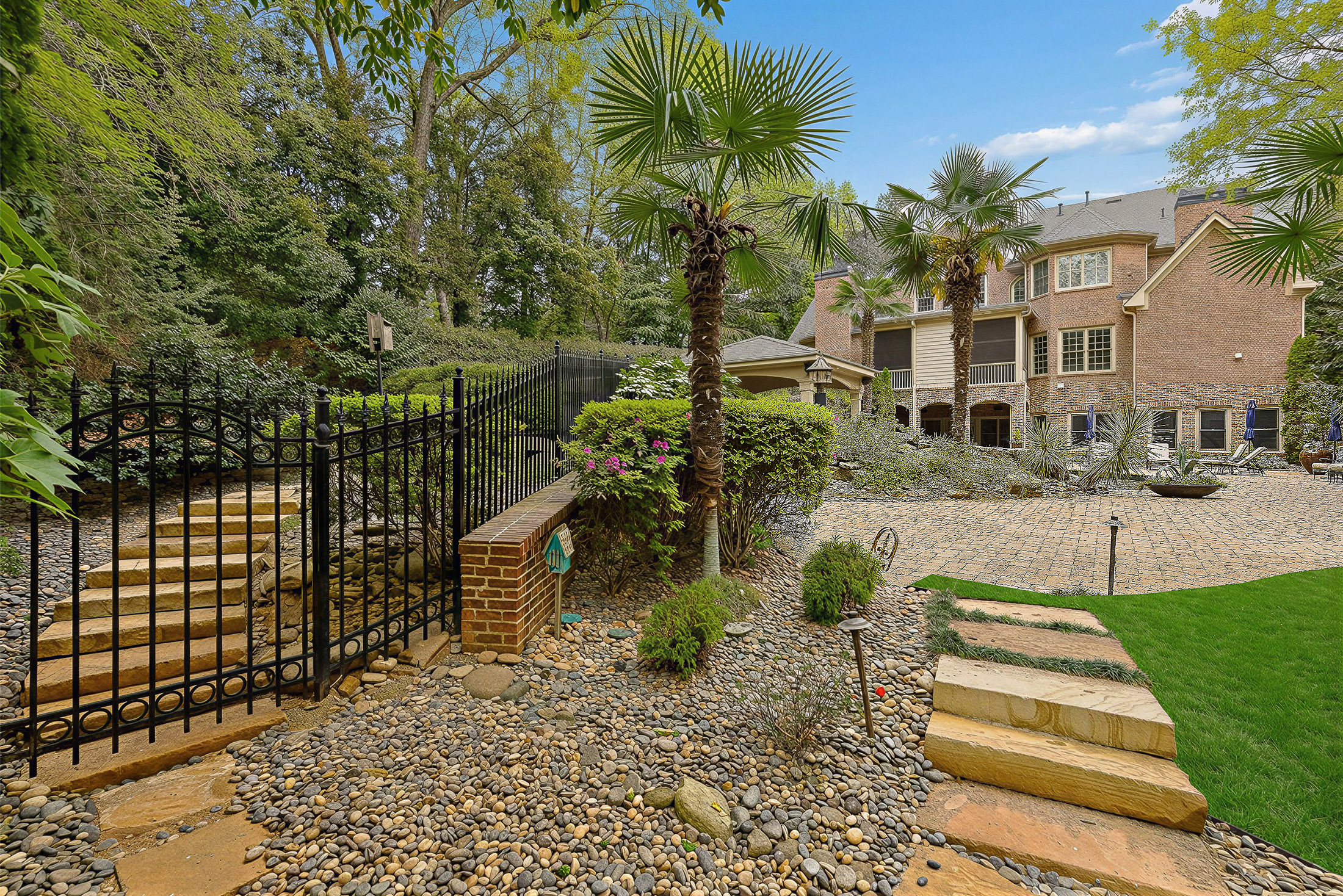  Exquisite Gated Brick and Stone Estate in Sought-after Chastain Park Area - 物件實景